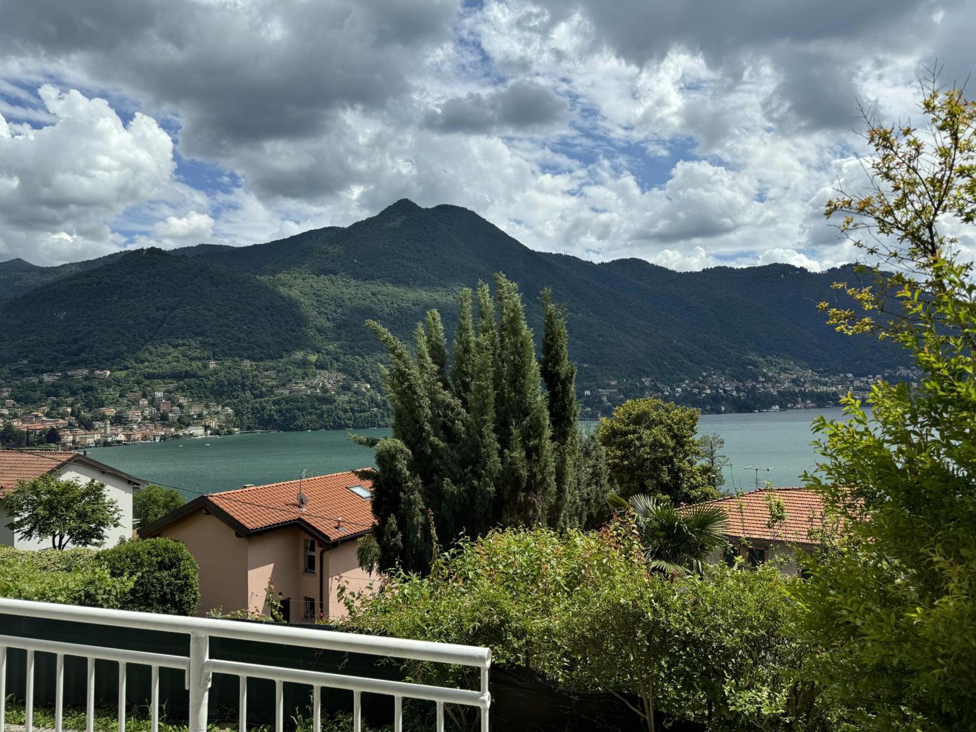 Luxury Sole Apartment Moltrasio