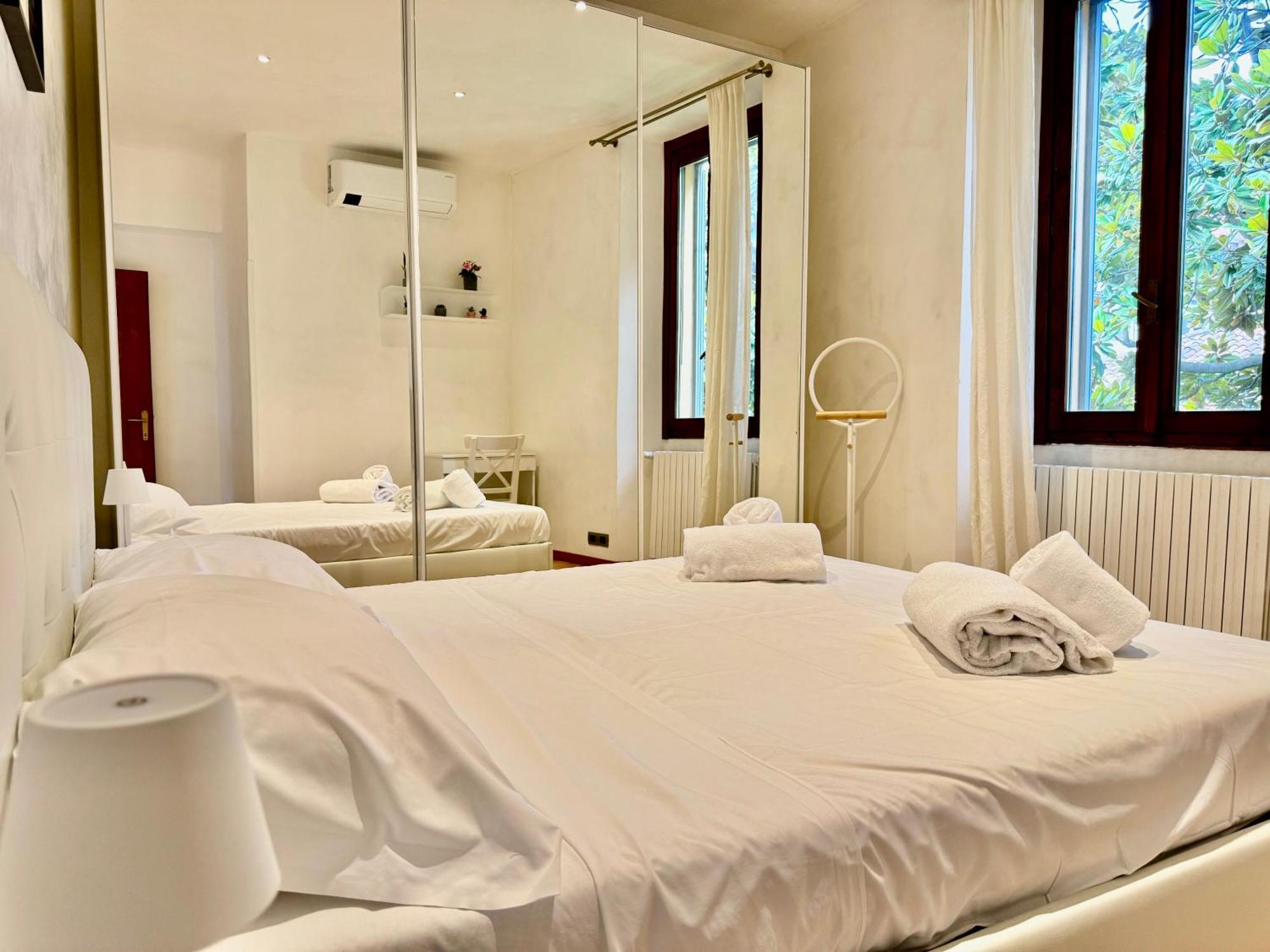 2bd Near The Station