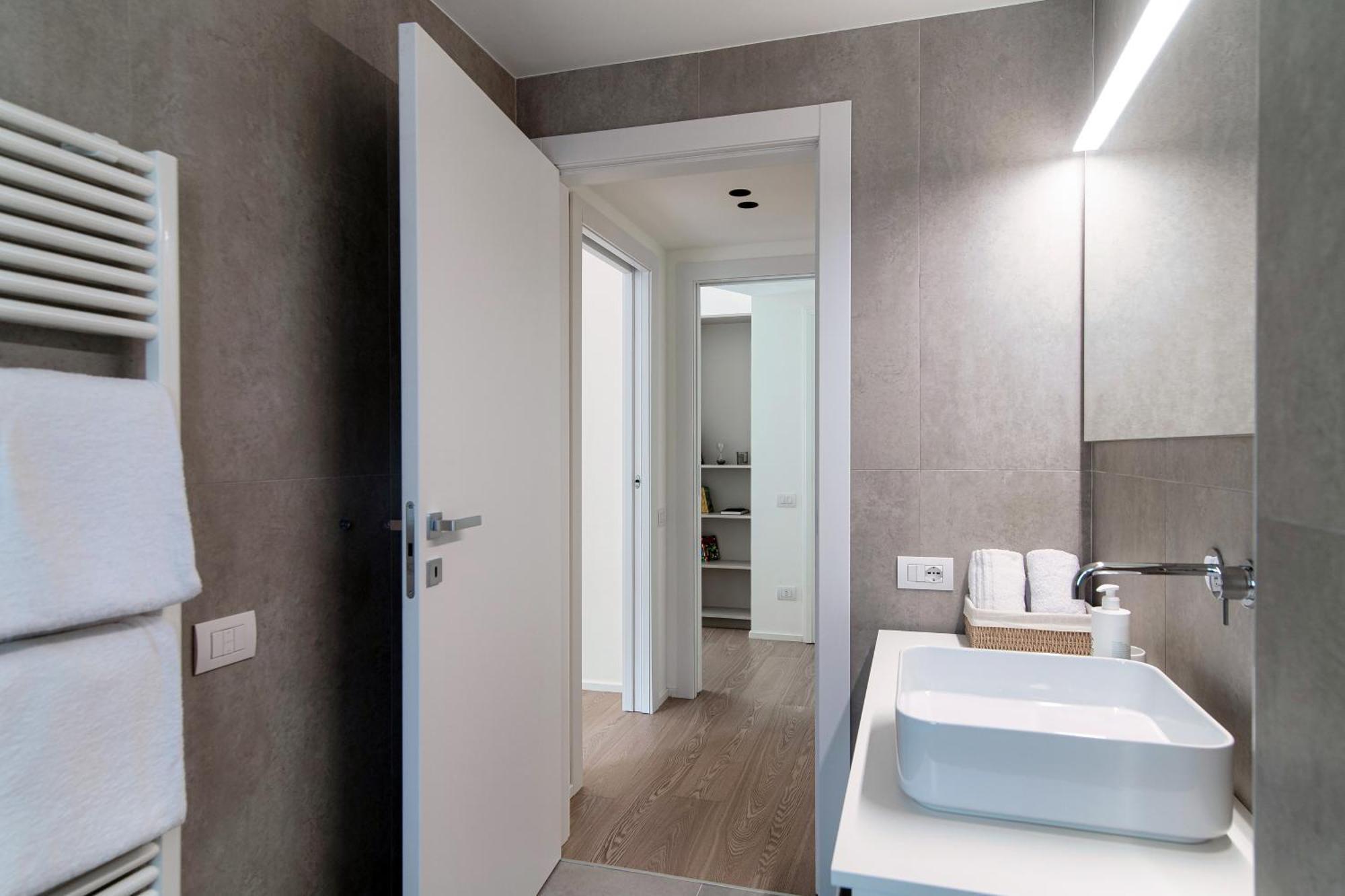 Apartment Rubini - By Myhomeincomo *