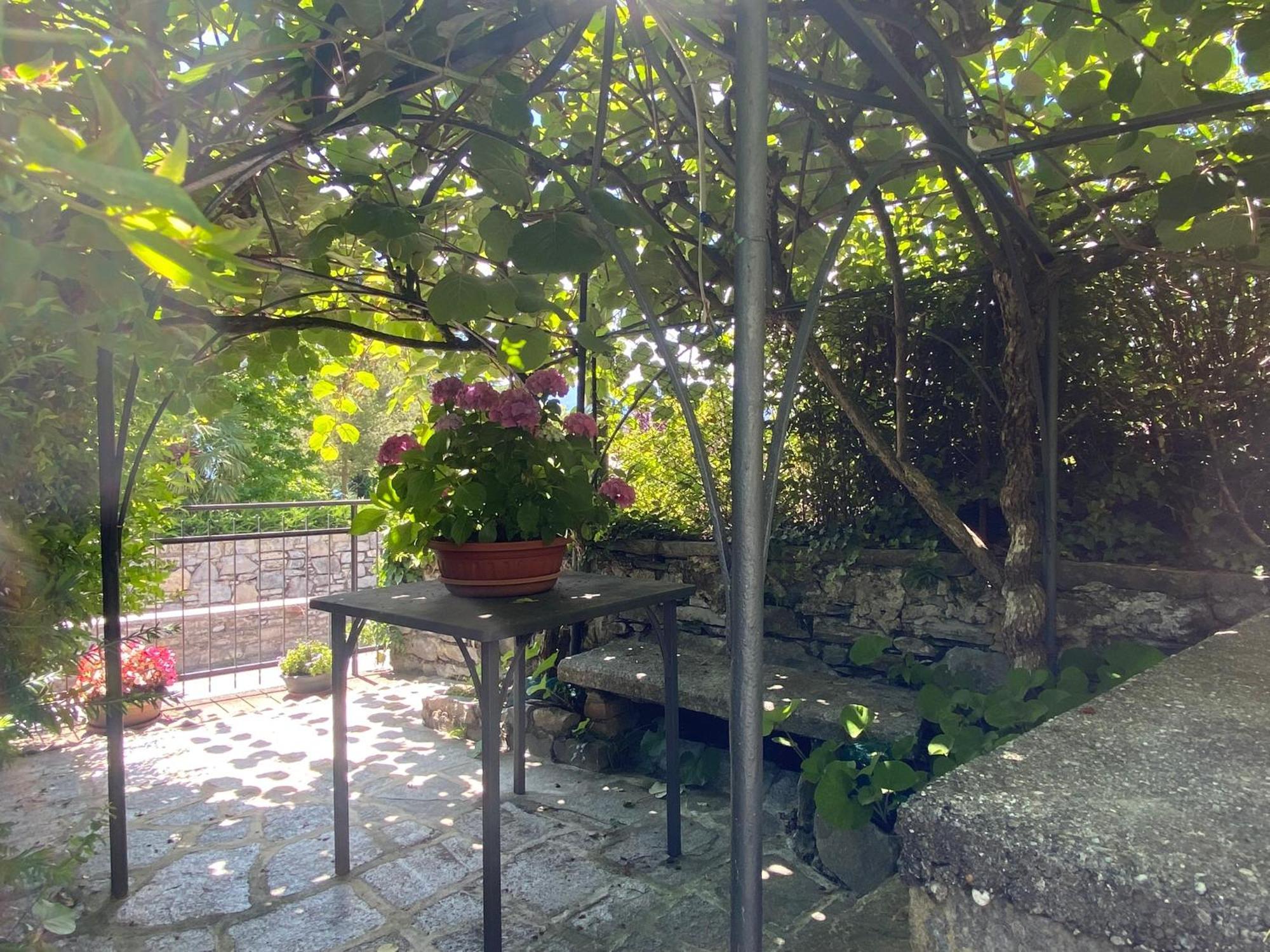 Life Is Good - Front In Apartment Tremezzo