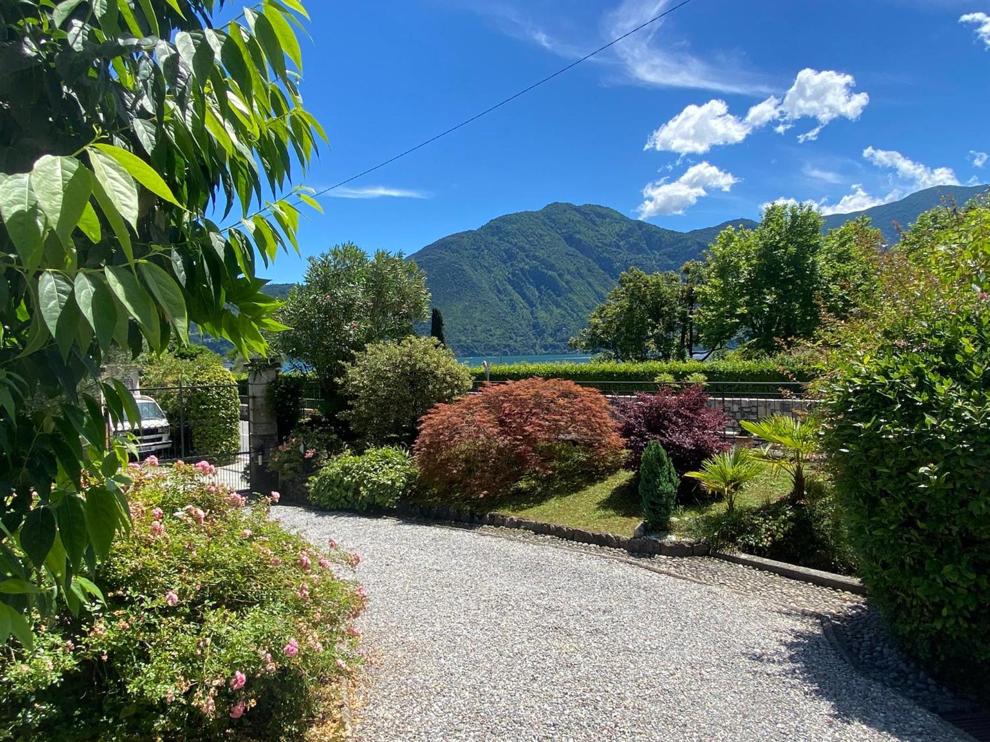 Life Is Good - Front In Apartment Tremezzo
