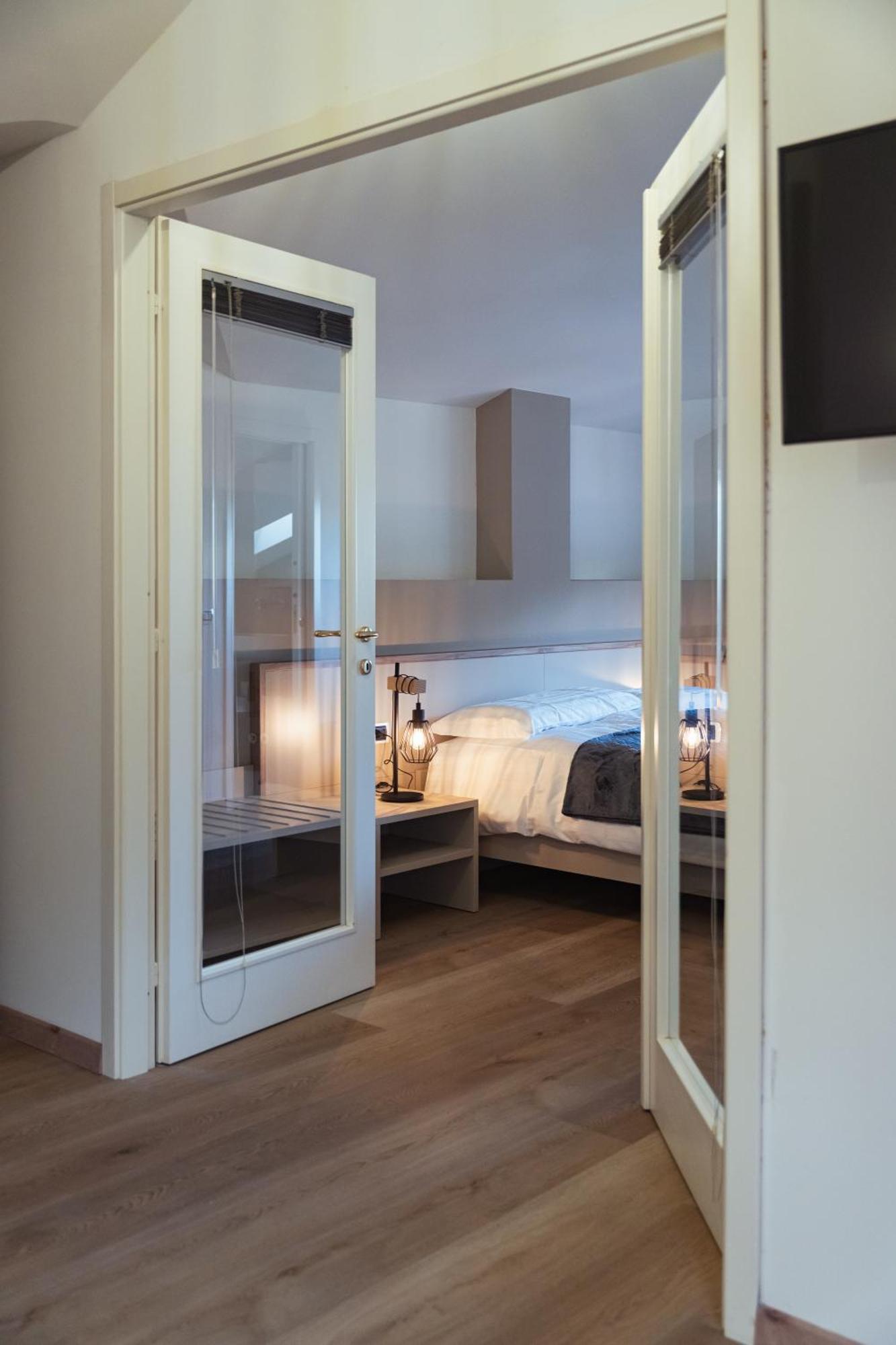 Guggiate - Seta Apartment *