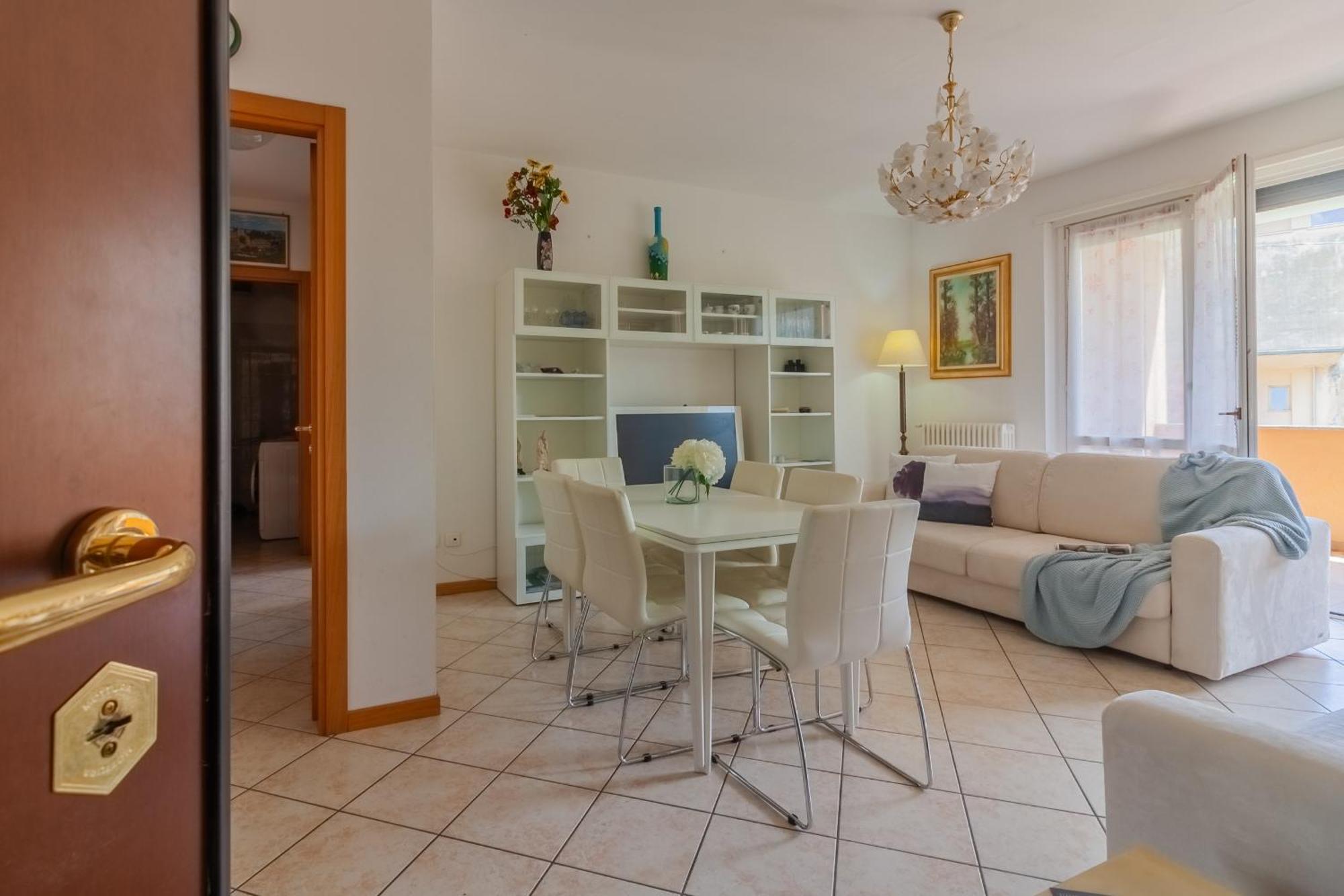Apartment Sunflowers Mandello del Lario