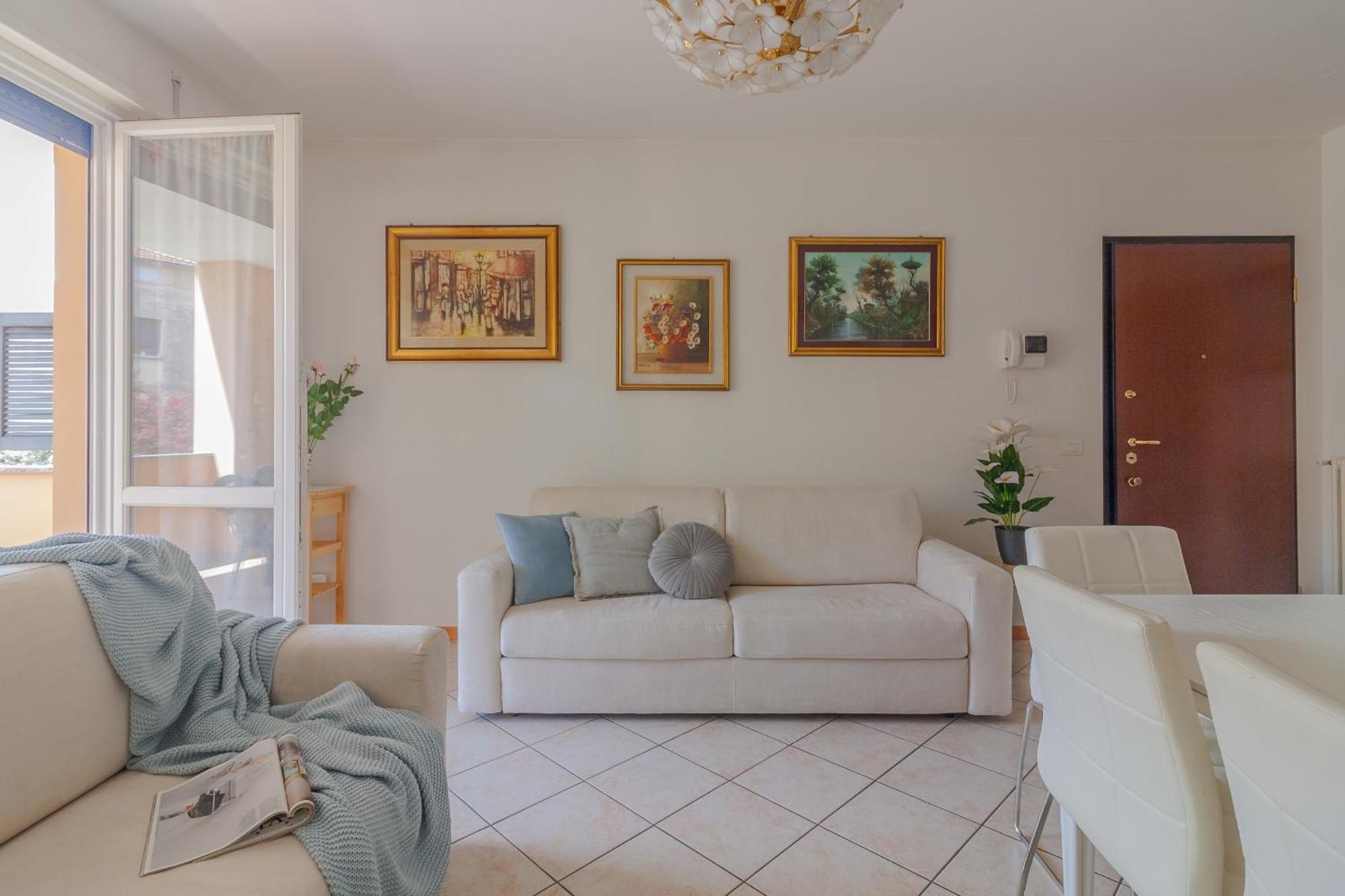 Sunflowers Apartment