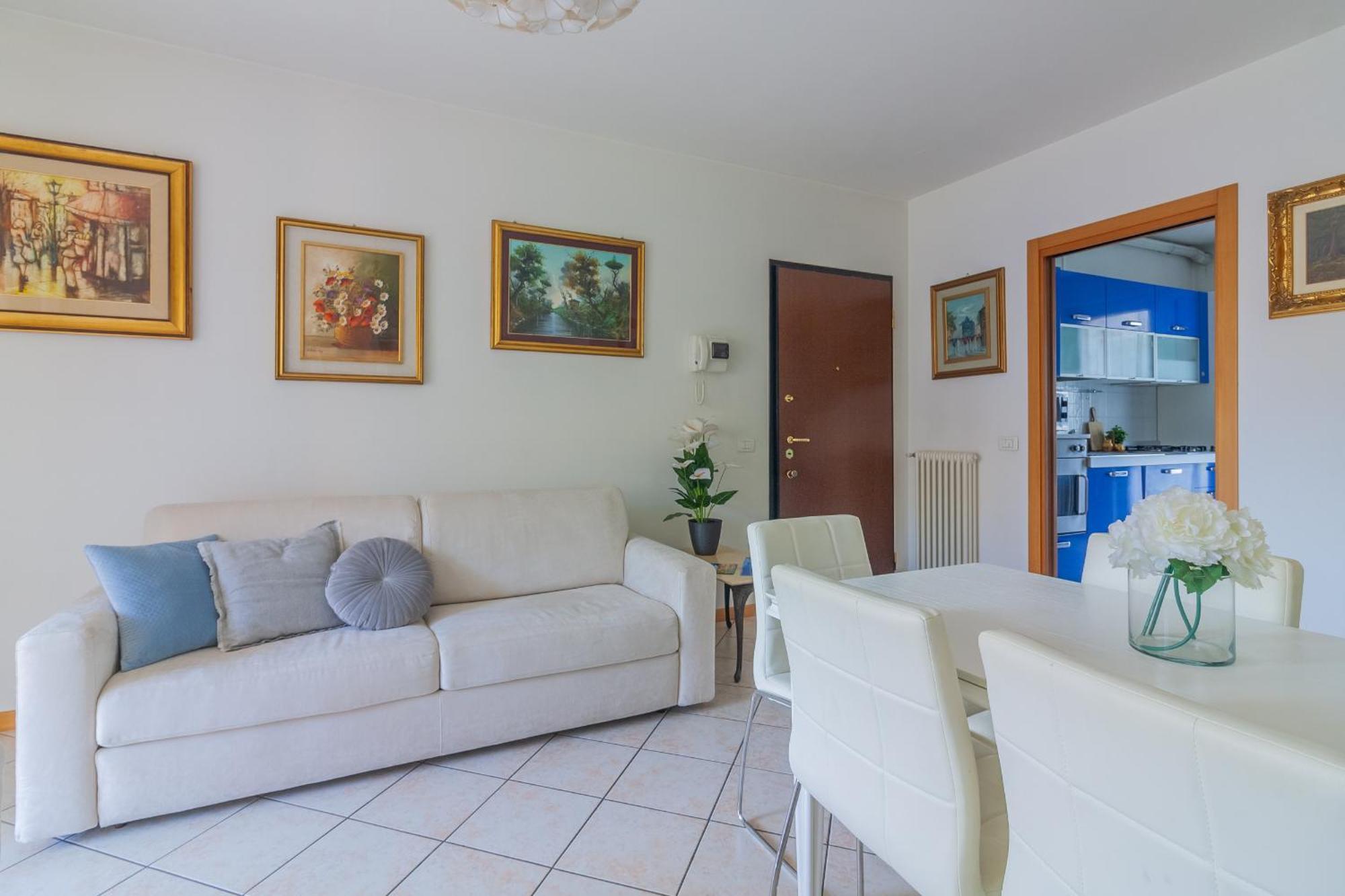 Apartment Sunflowers Mandello del Lario