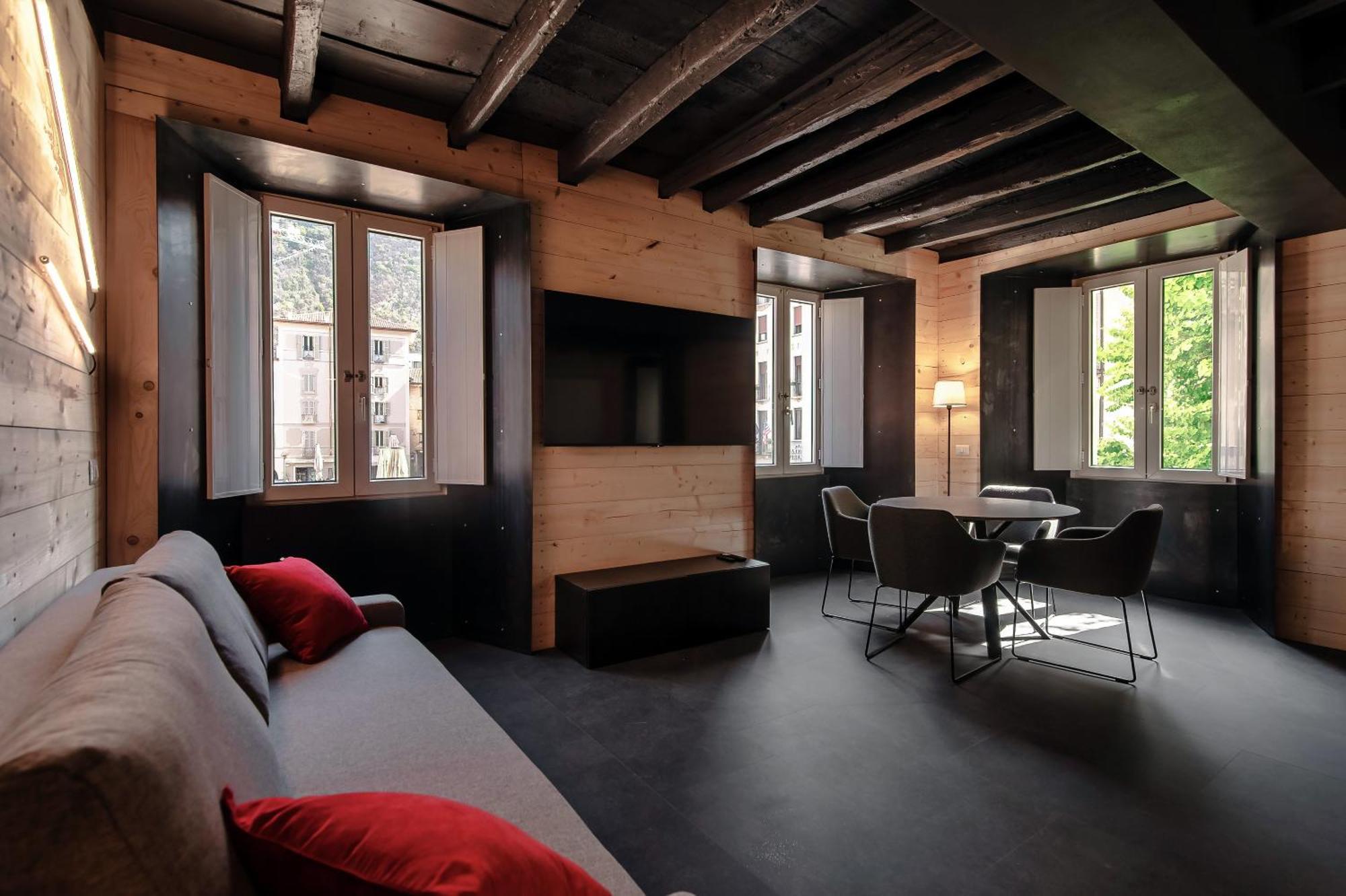 Fitzgerald Building - The House Of Travelers Apartment