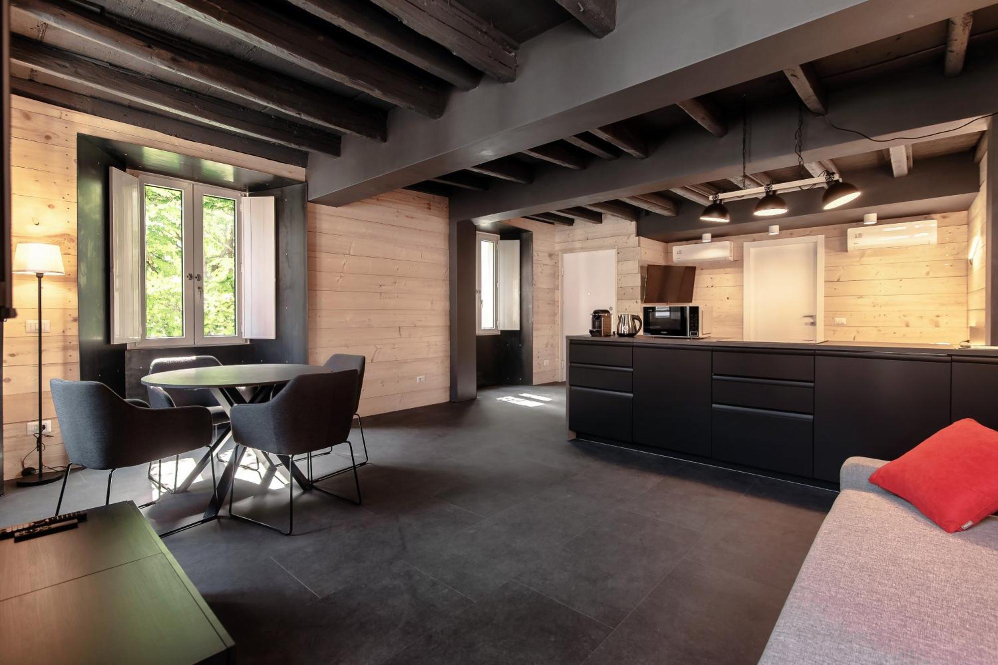 Fitzgerald Building - The House Of Travelers Apartment *