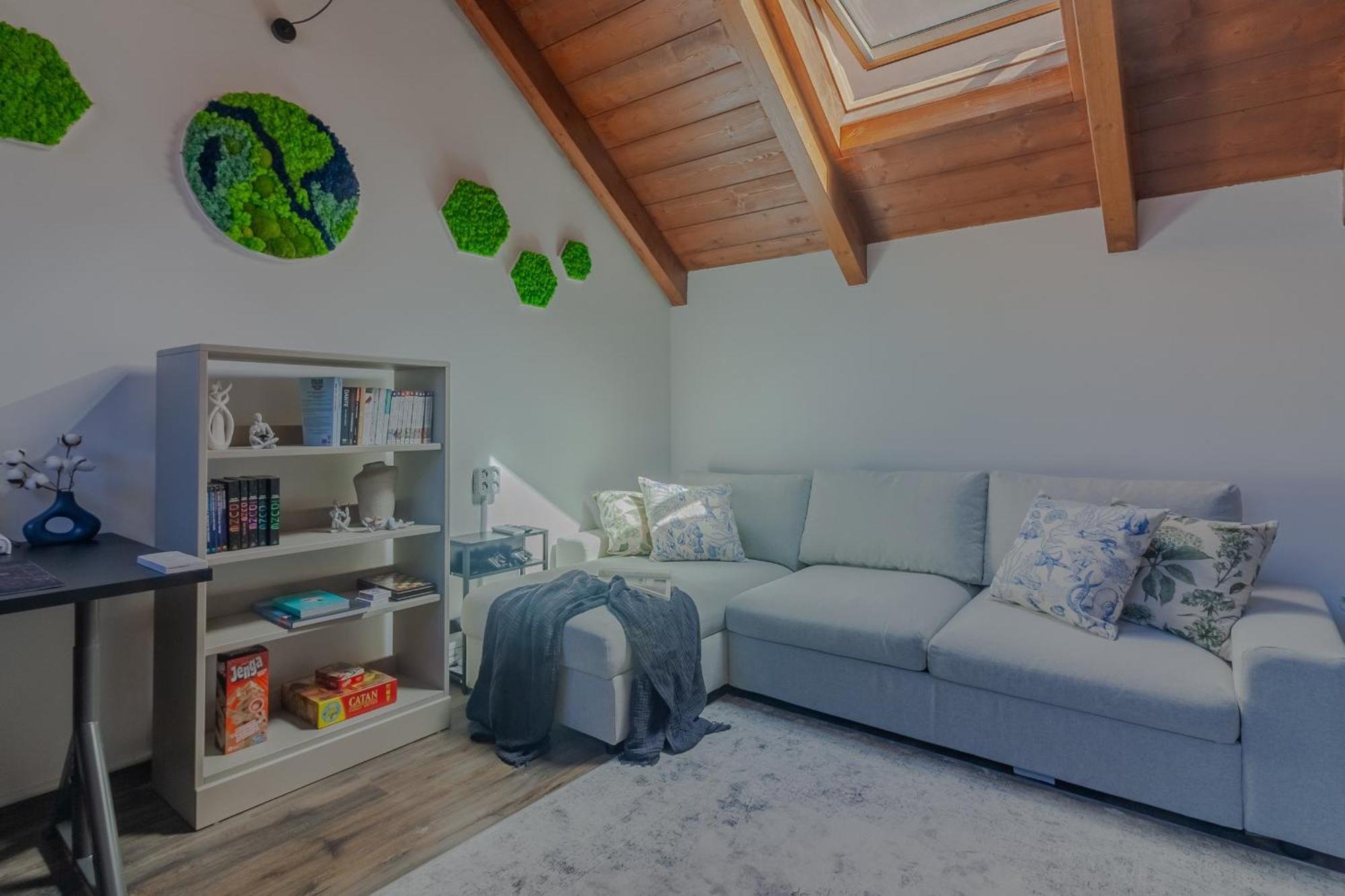 Skylight Apartment *