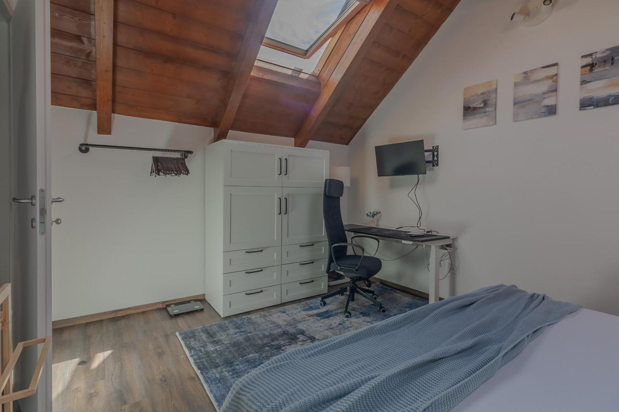 Skylight Apartment *