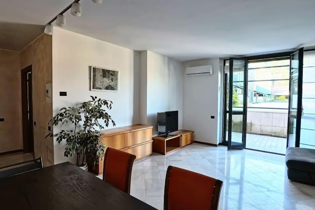 Con Free Parking E Wifi Apartment Como