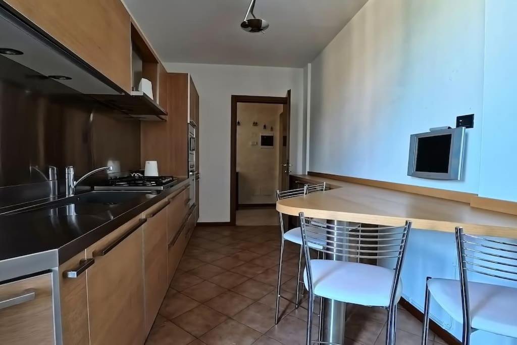 Con Free Parking E Wifi Apartment Como