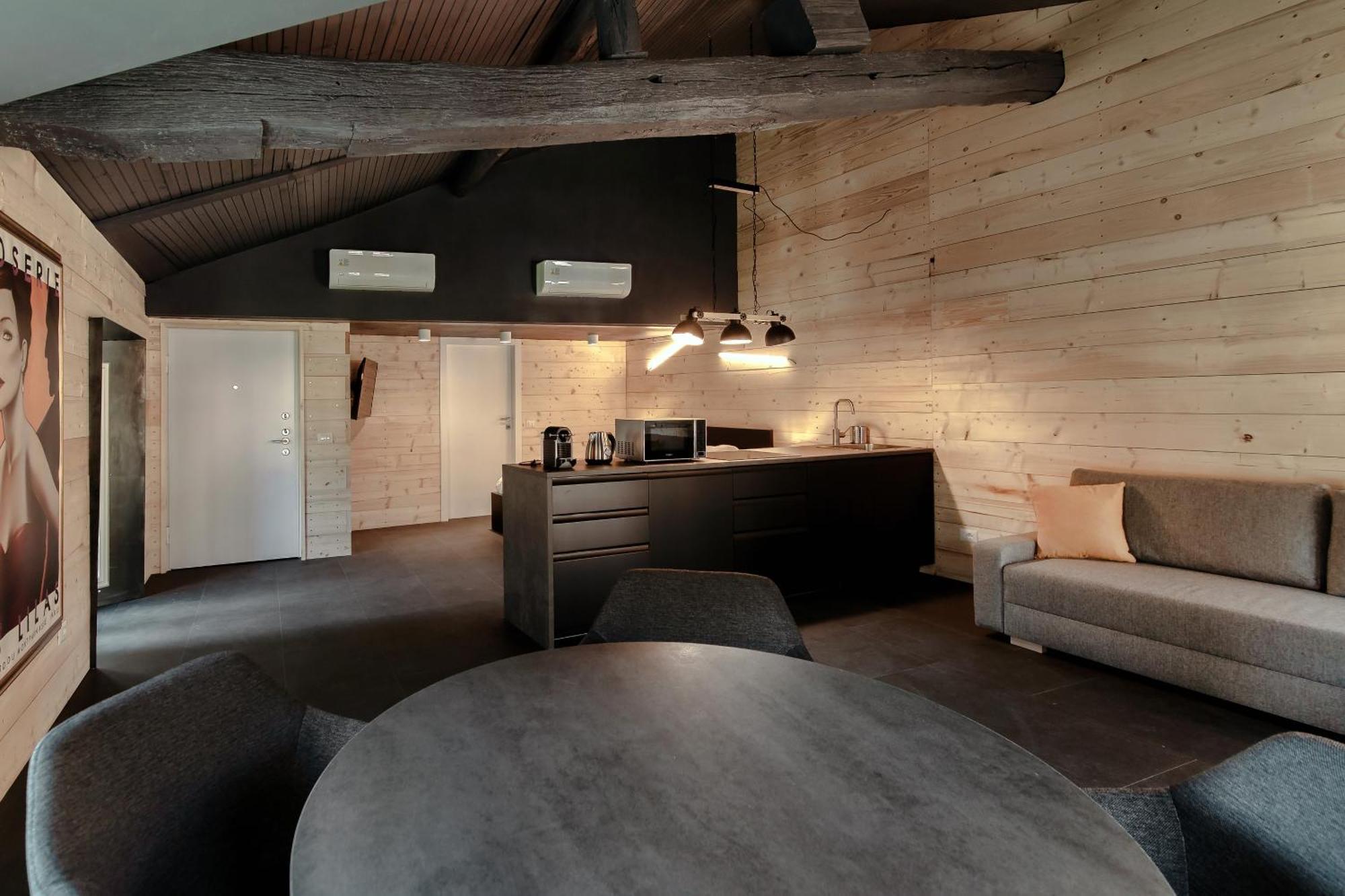 Fitzgerald Building - The House Of Travelers Apartment