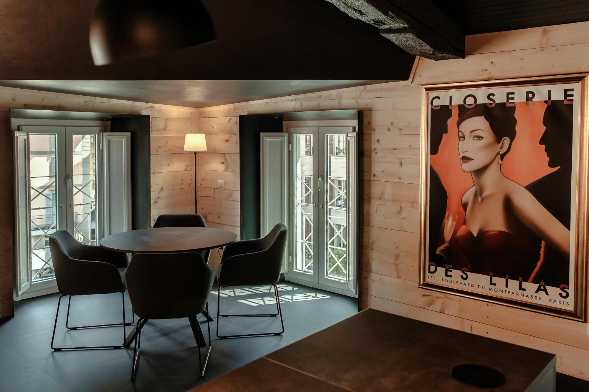 Fitzgerald Building - The House Of Travelers Apartment