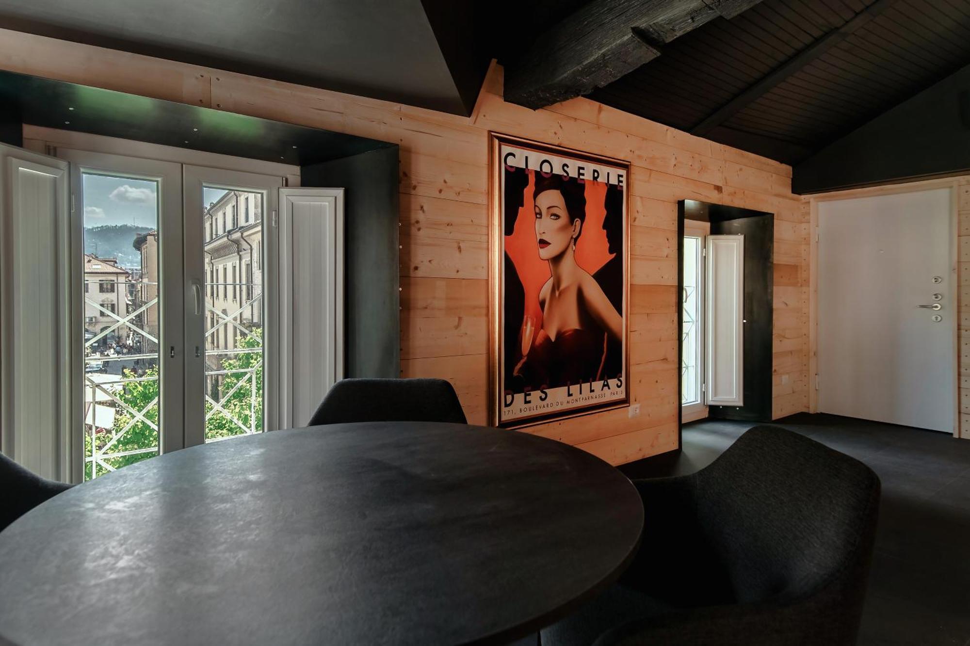 Fitzgerald Building - The House Of Travelers Apartment