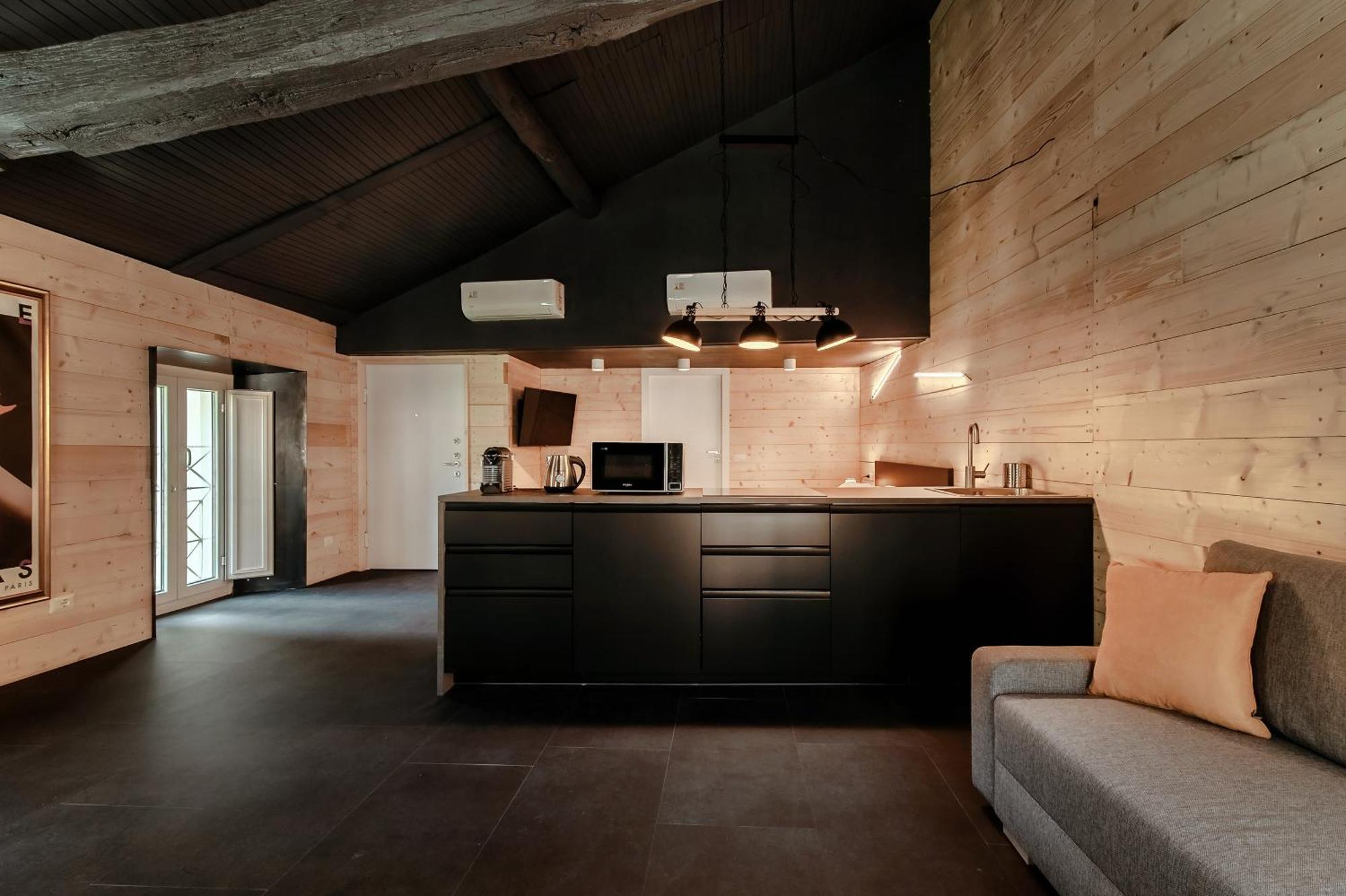 Fitzgerald Building - The House Of Travelers Apartment *