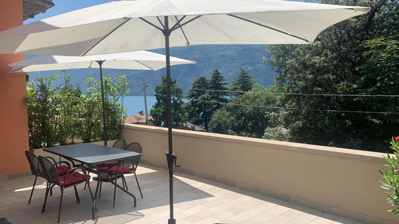 View With Pool, Garden And Parking * Lierna