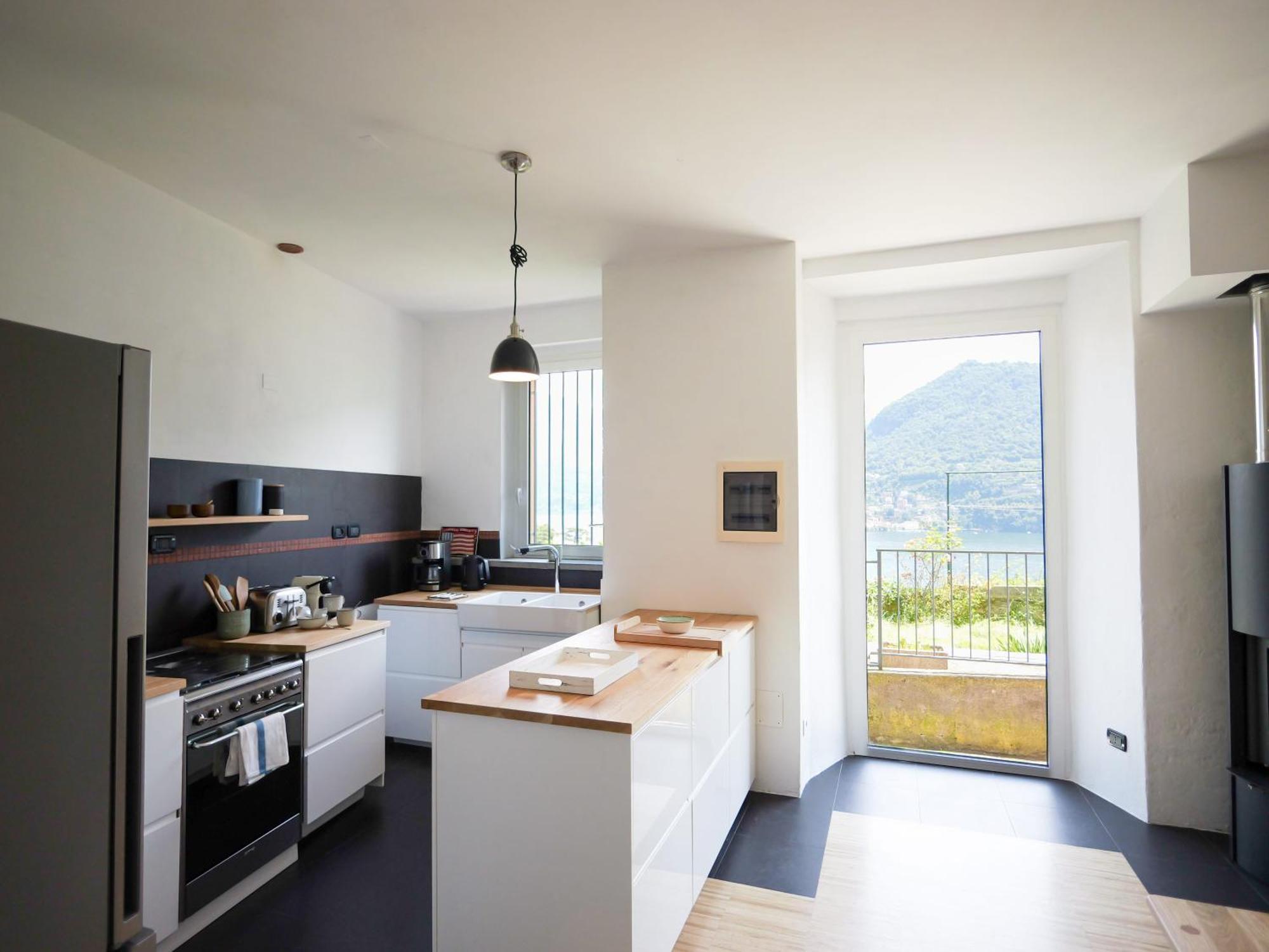 Up & Up - By Myhomeincomo Moltrasio