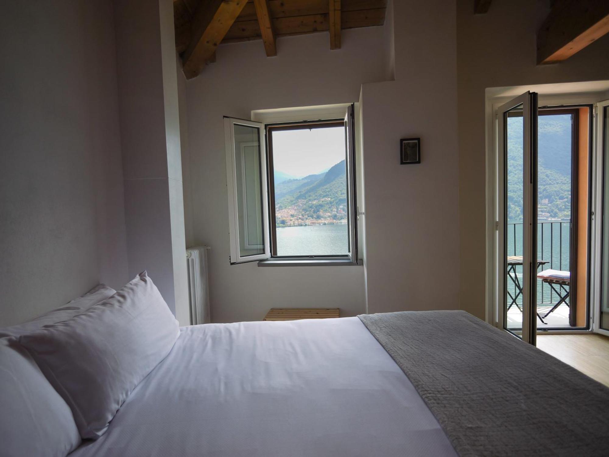 Up & Up - By Myhomeincomo Moltrasio