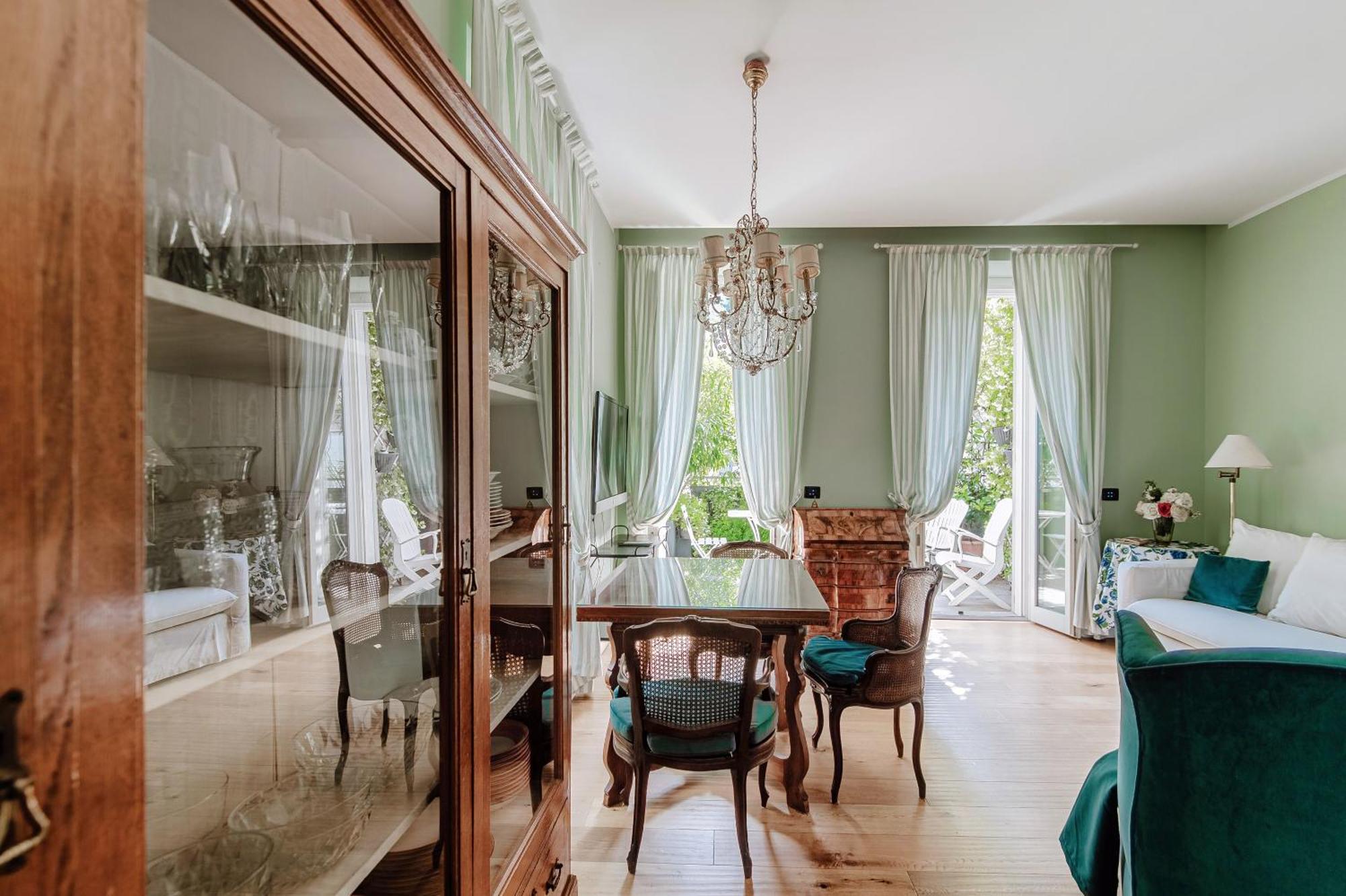 65 - The House Of Travelers Apartment