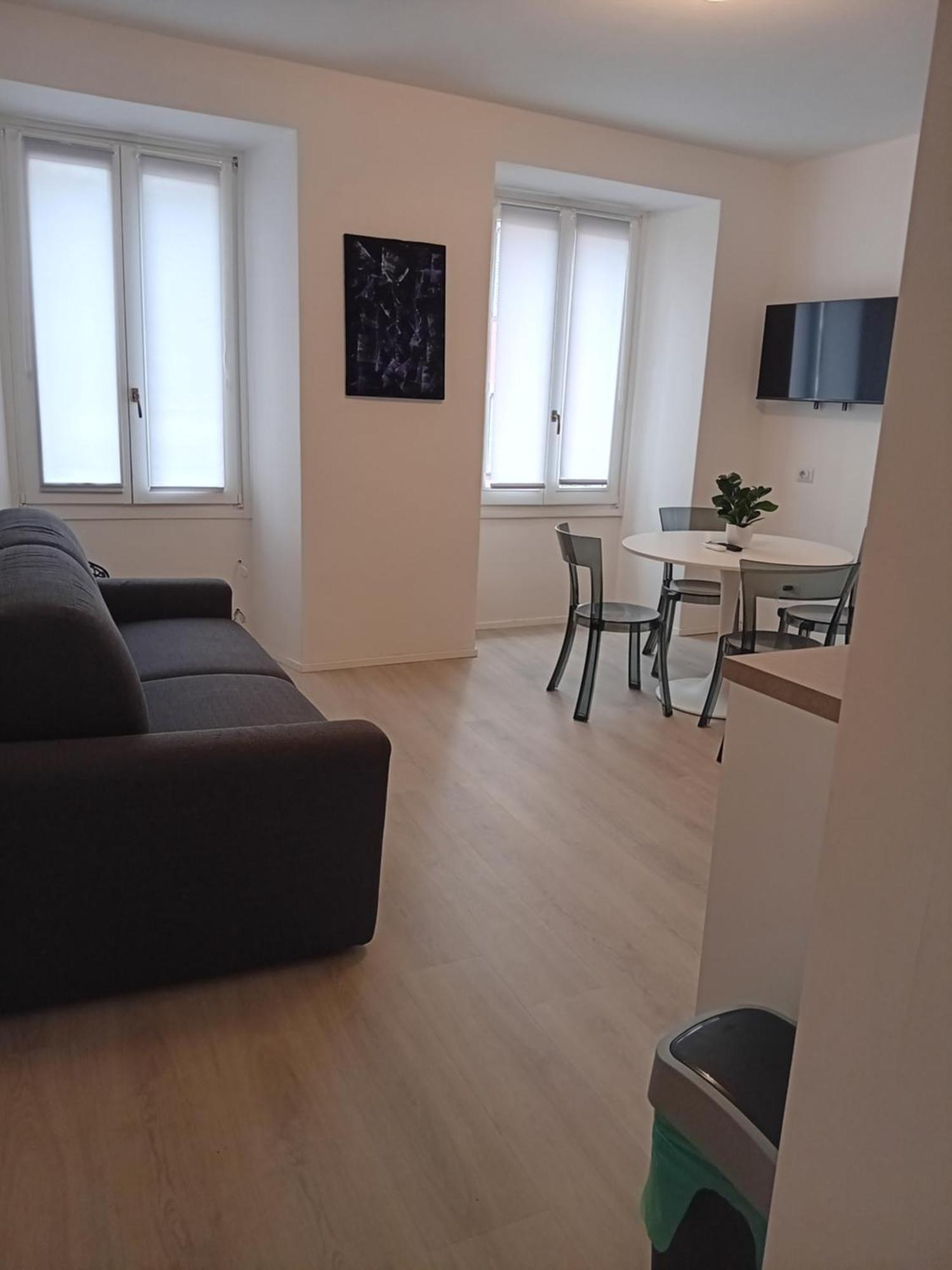 History Luxury By Revenue House * Como