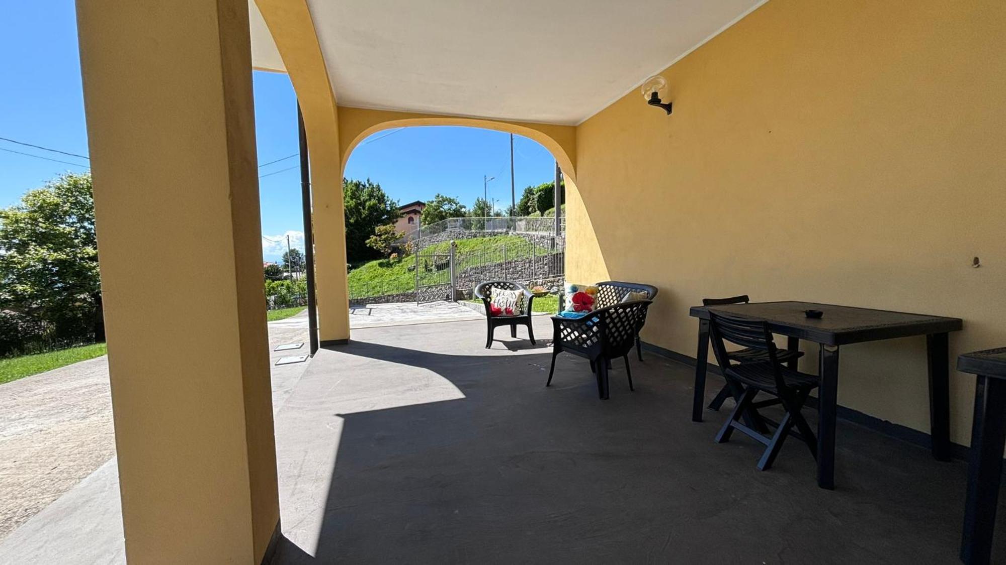 Apartment La Casa Gialla Colle Brianza