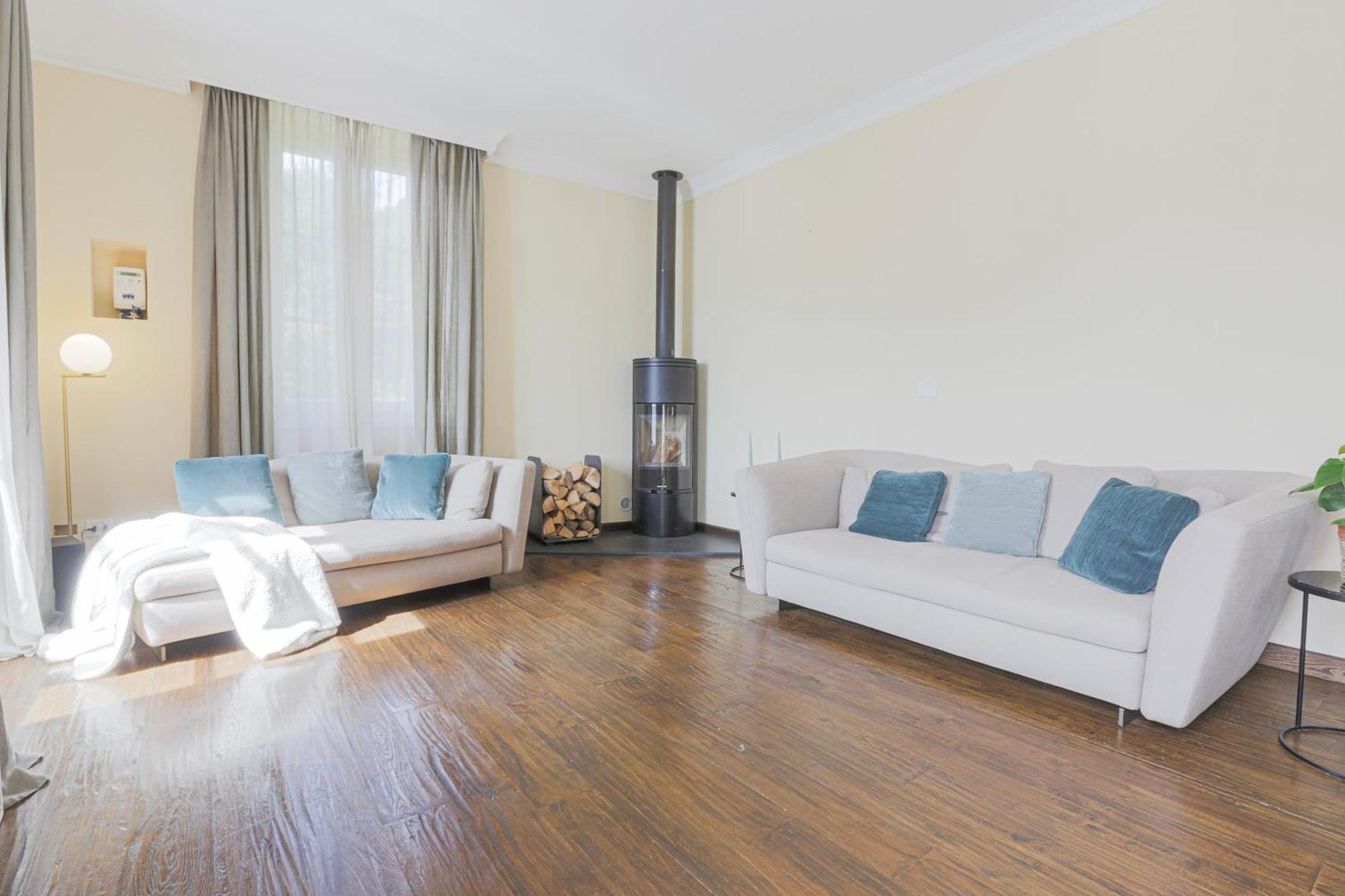 La Wally - 4 Bedroom With Pool & View Villa