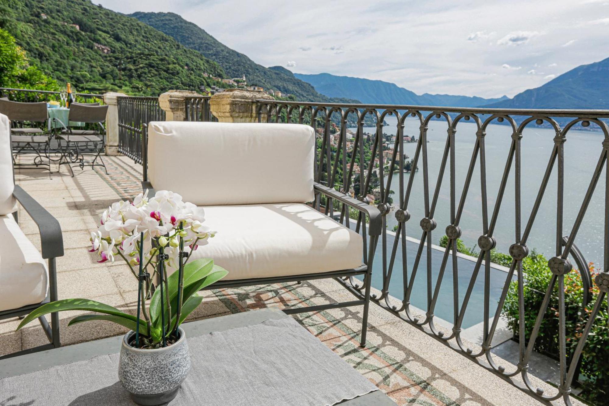 Villa La Wally - 4 Bedroom With Pool & View