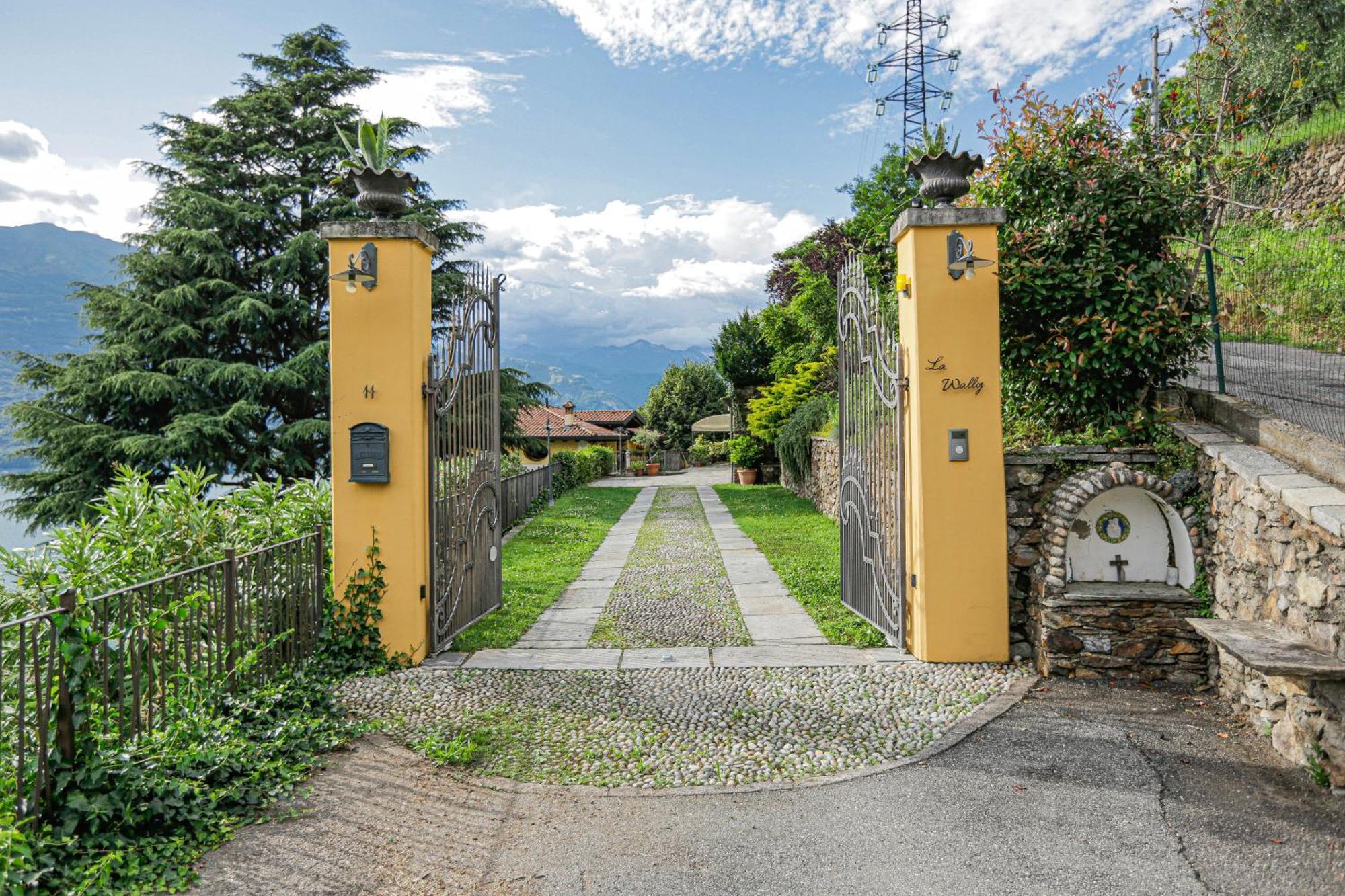 Villa La Wally - 4 Bedroom With Pool & View *