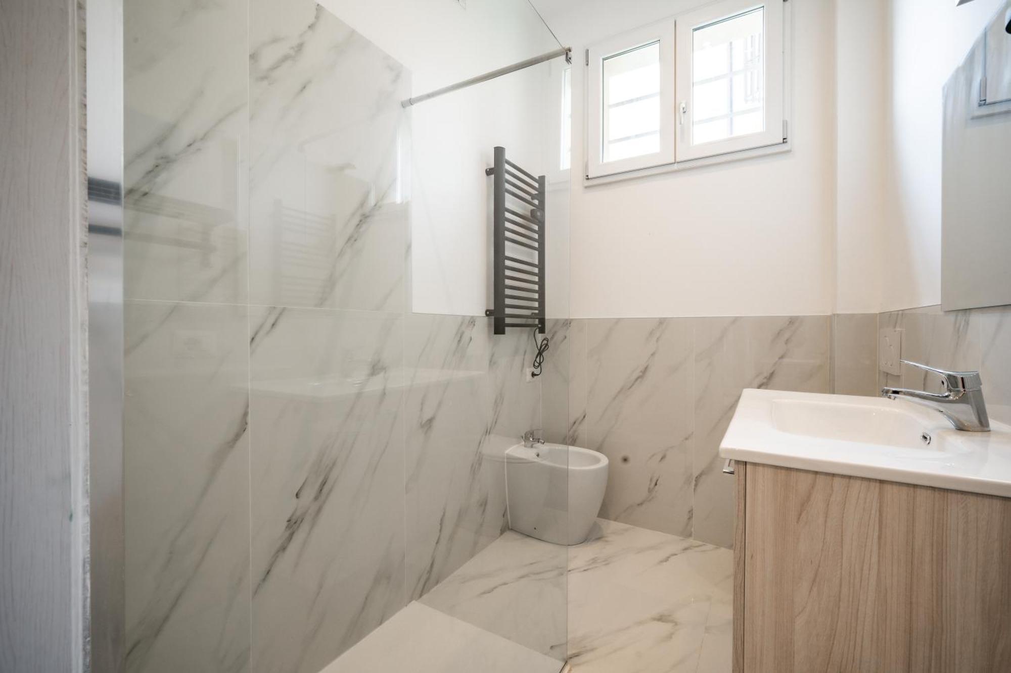 Renzo & Lucia Living Apartment