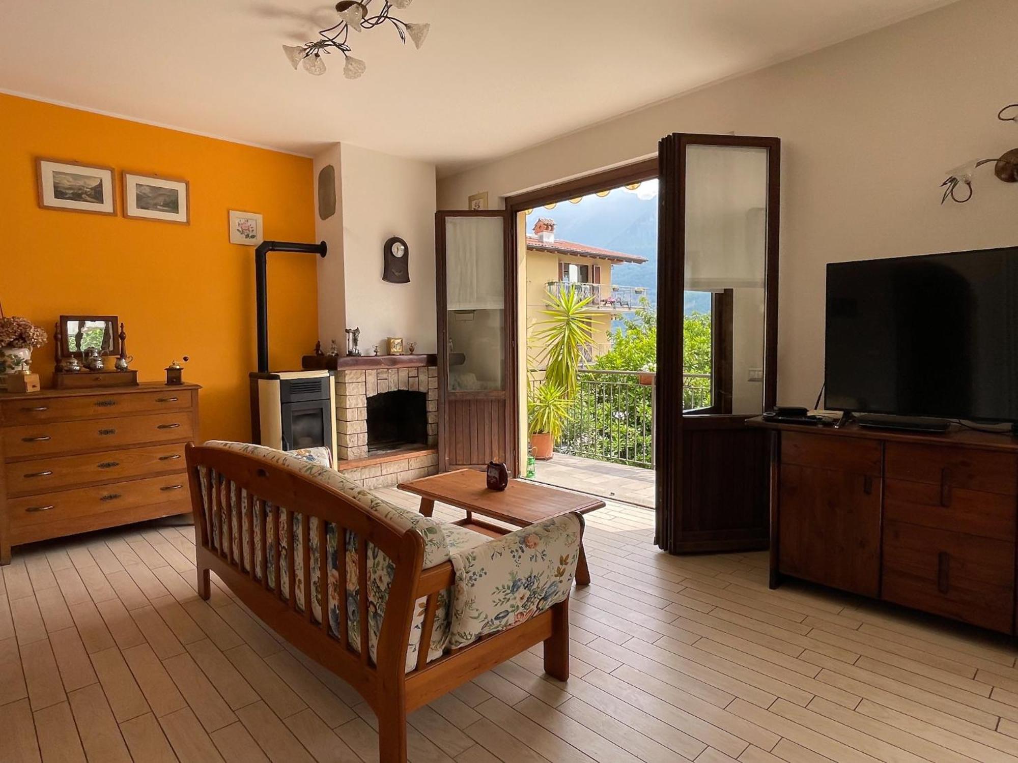 Apartment Il Melograno 1 With Access Oliveto Lario