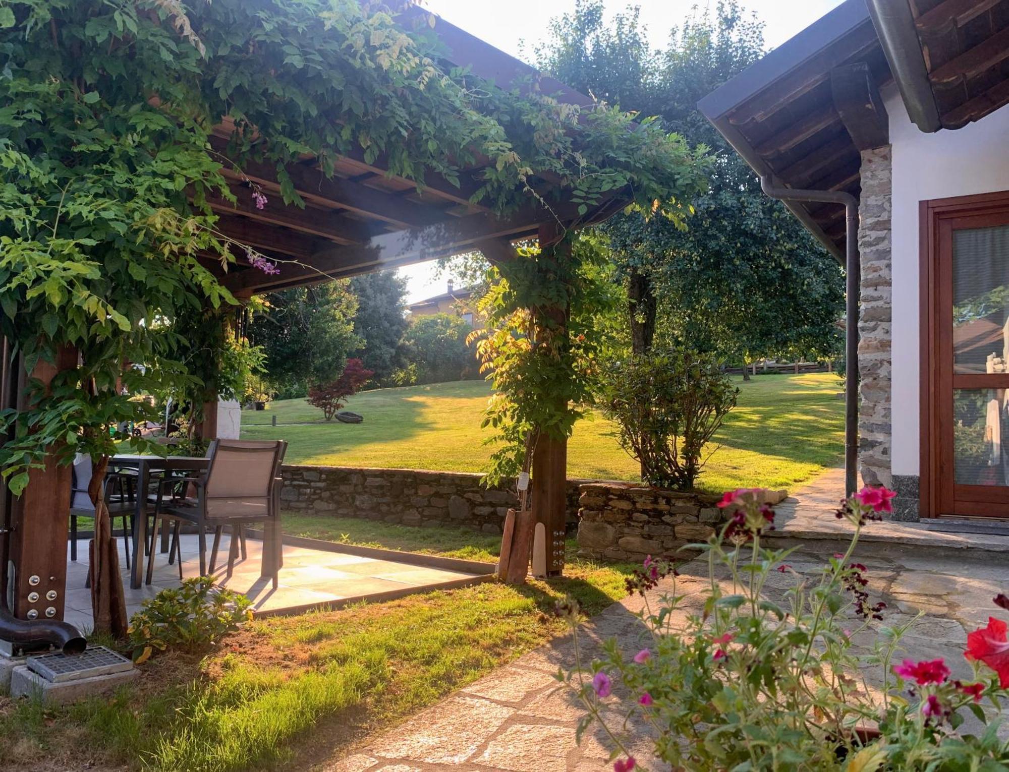 Il Granaio - Ancient Molino Maufet Watermill On - Garden View * Colico