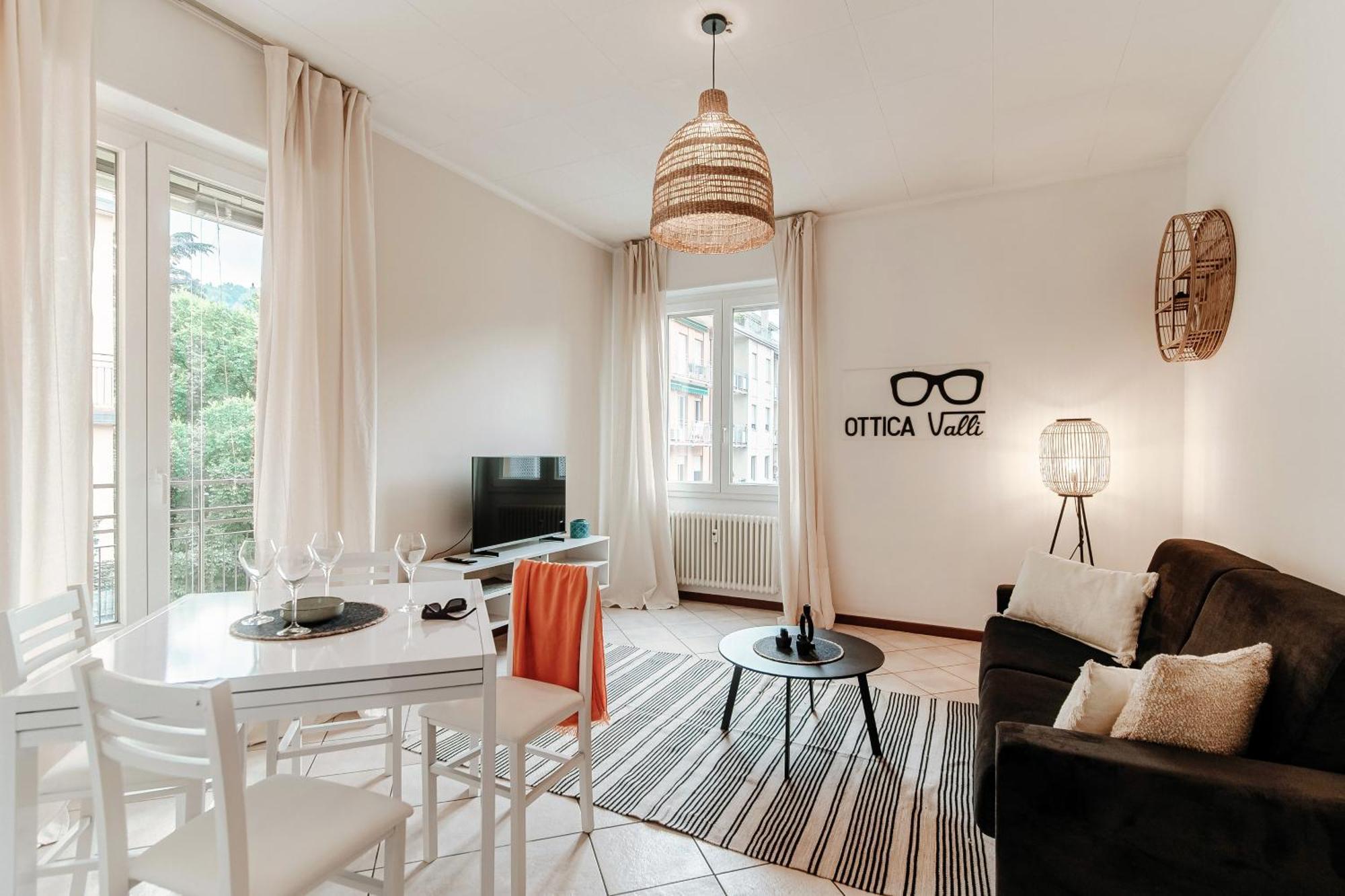 Zamenhof 9 - By Myhomeincomo Apartment