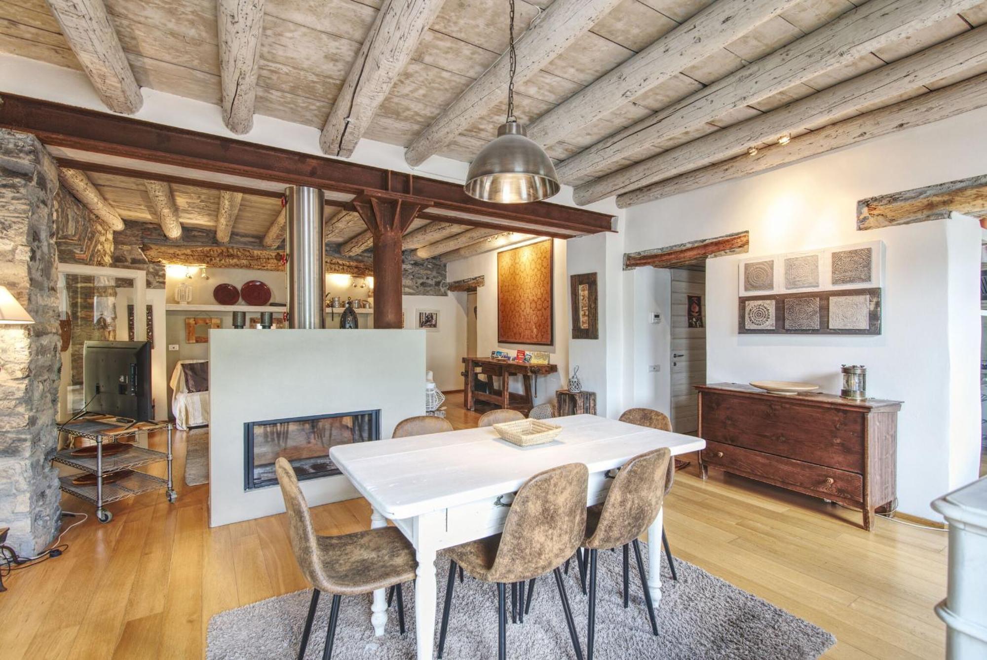 Ca Sbrisiga In By Halldis Apartment Moltrasio