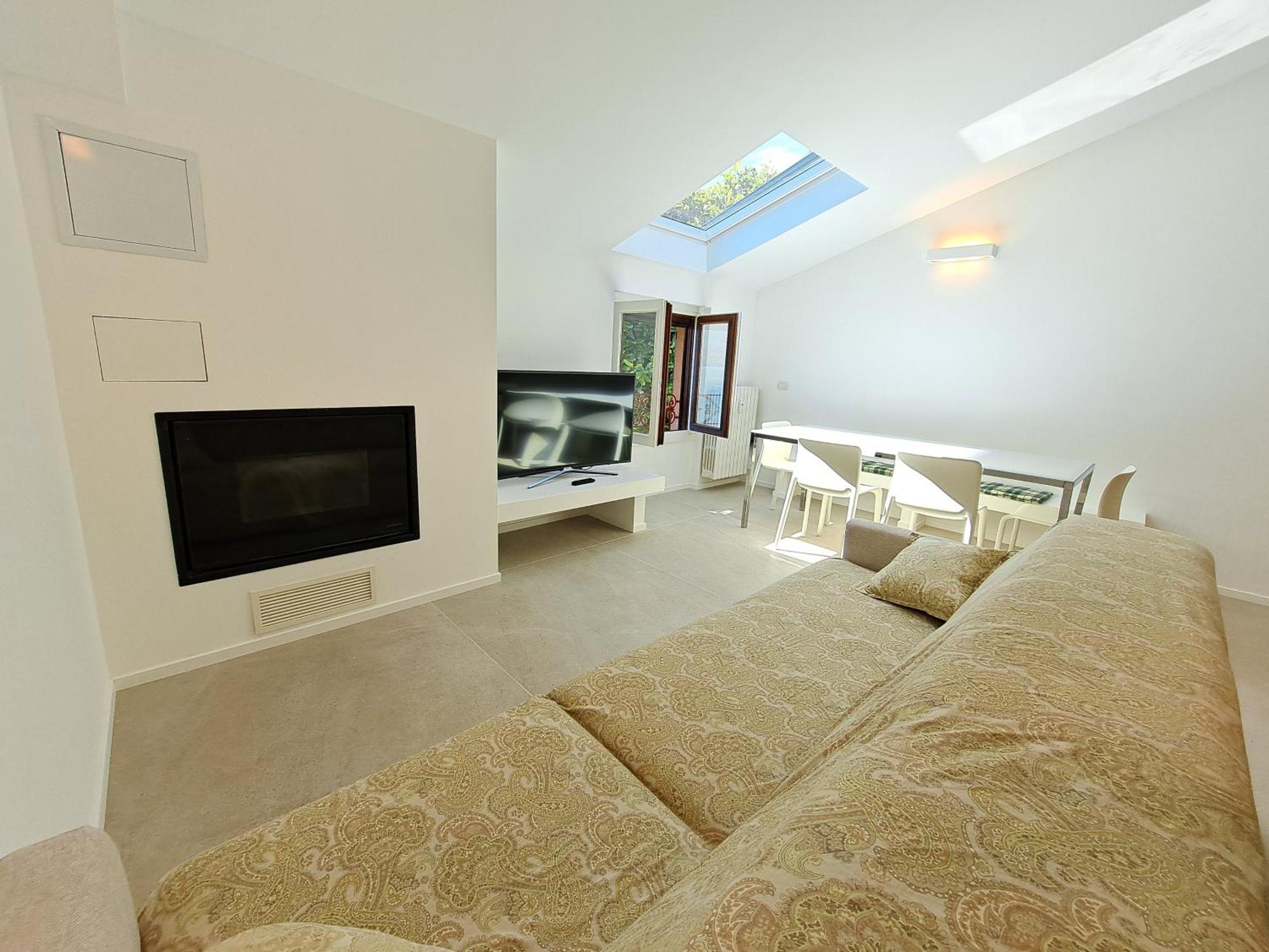 Immobillario - Regina Del Lago Apartment