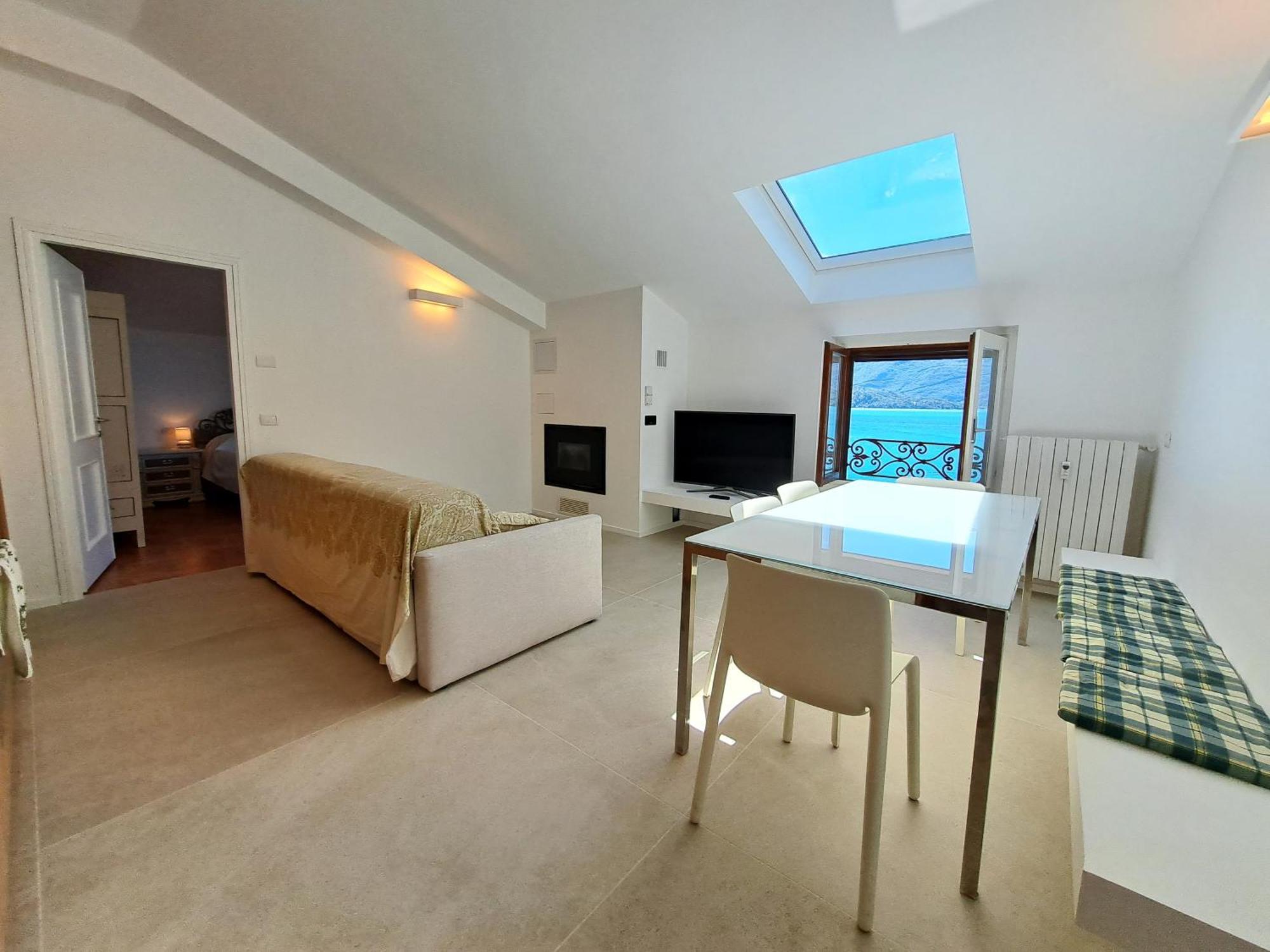 Immobillario - Regina Del Lago Apartment