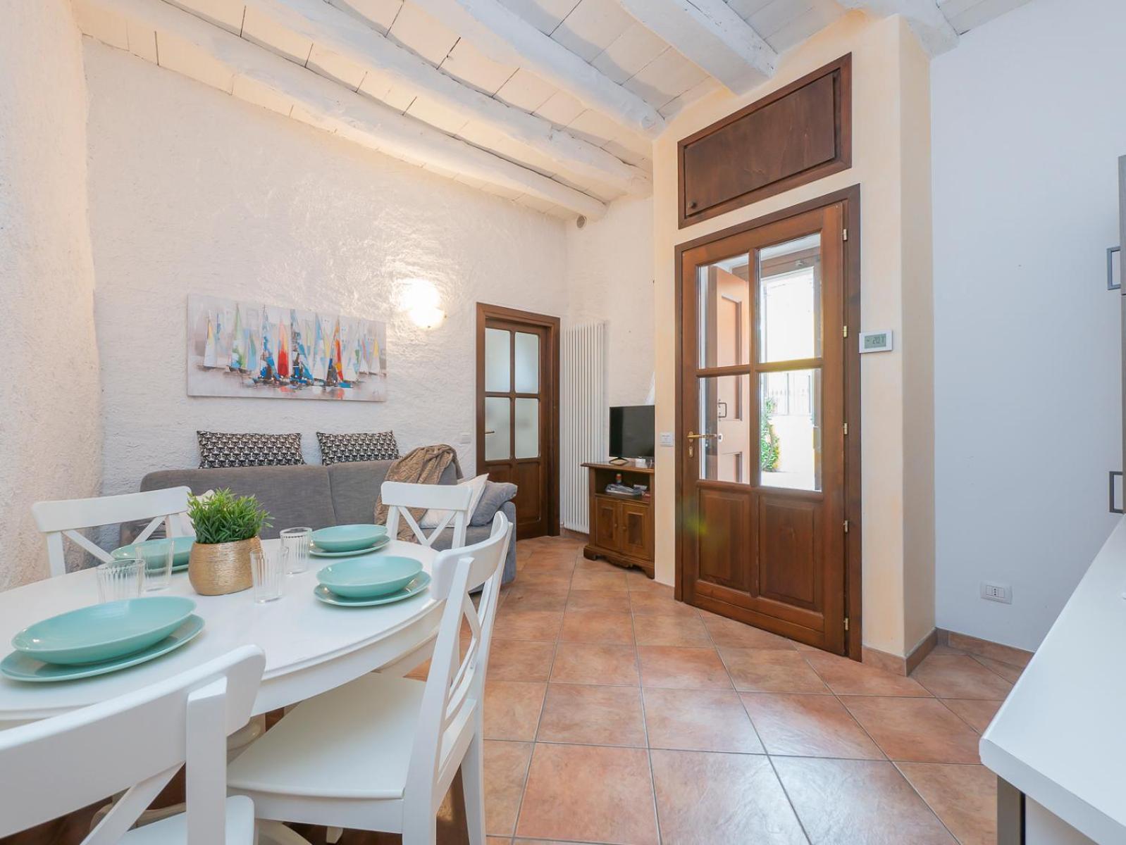 Apartment I Host - Volta Lierna