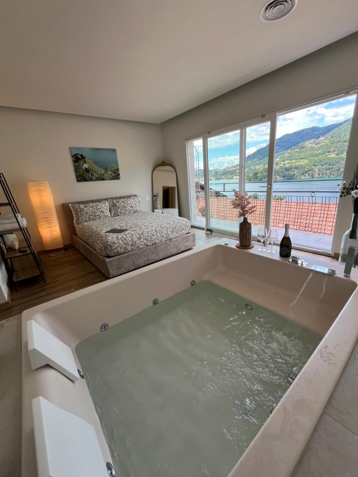 Holiday home Giulietta View Jacuzzi 108 *