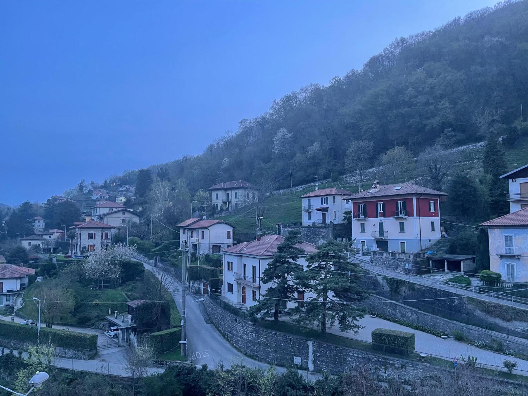 Laghi Di Di Licinia E Mario Apartment Asso