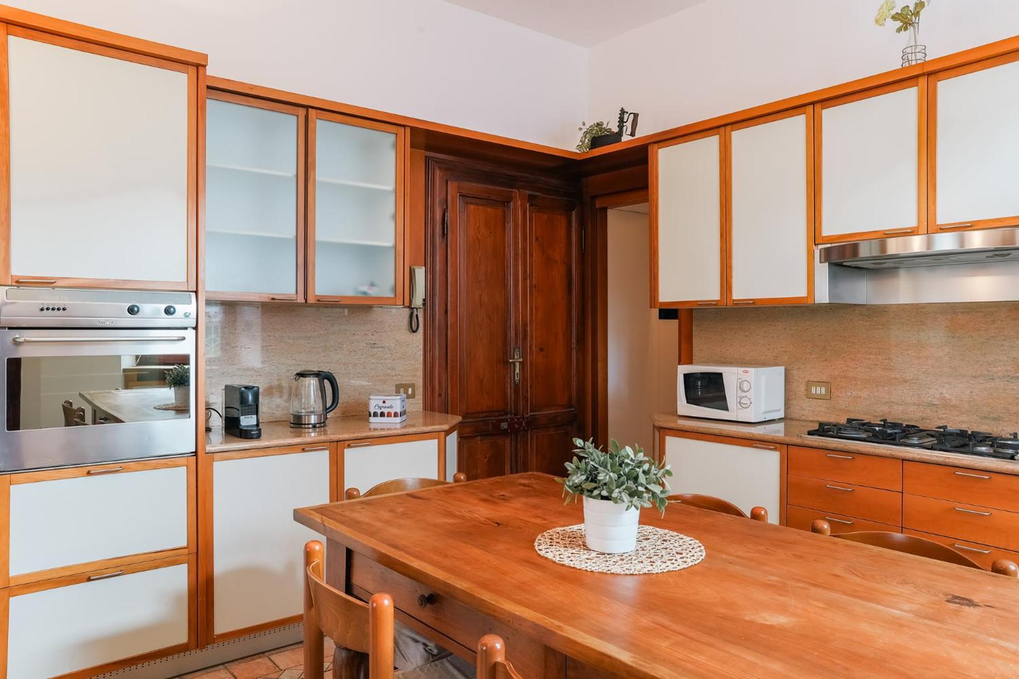 Doriana'S House With Garden & Parking