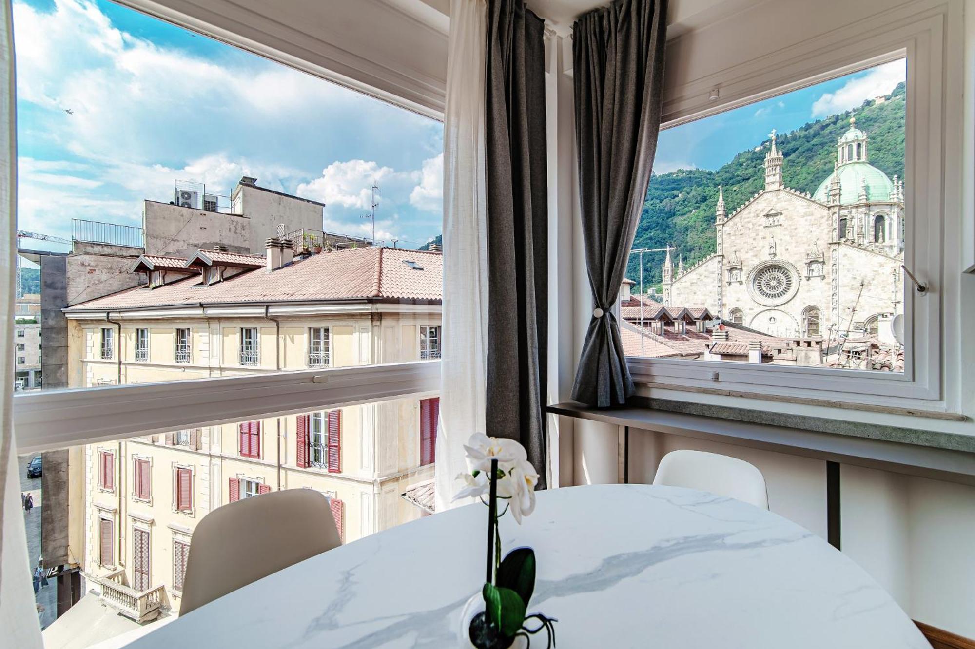 Apartment Downtown Como-luxury *