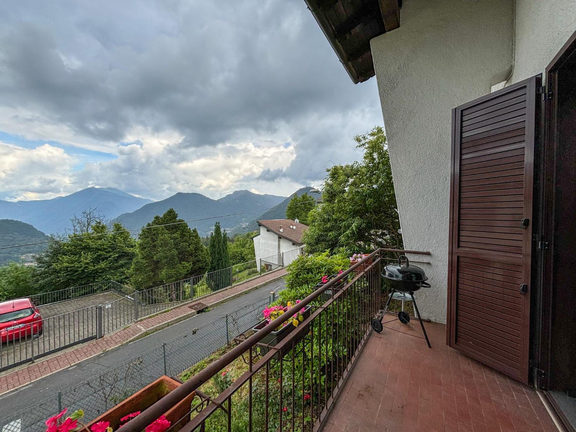 Tra E Montagna