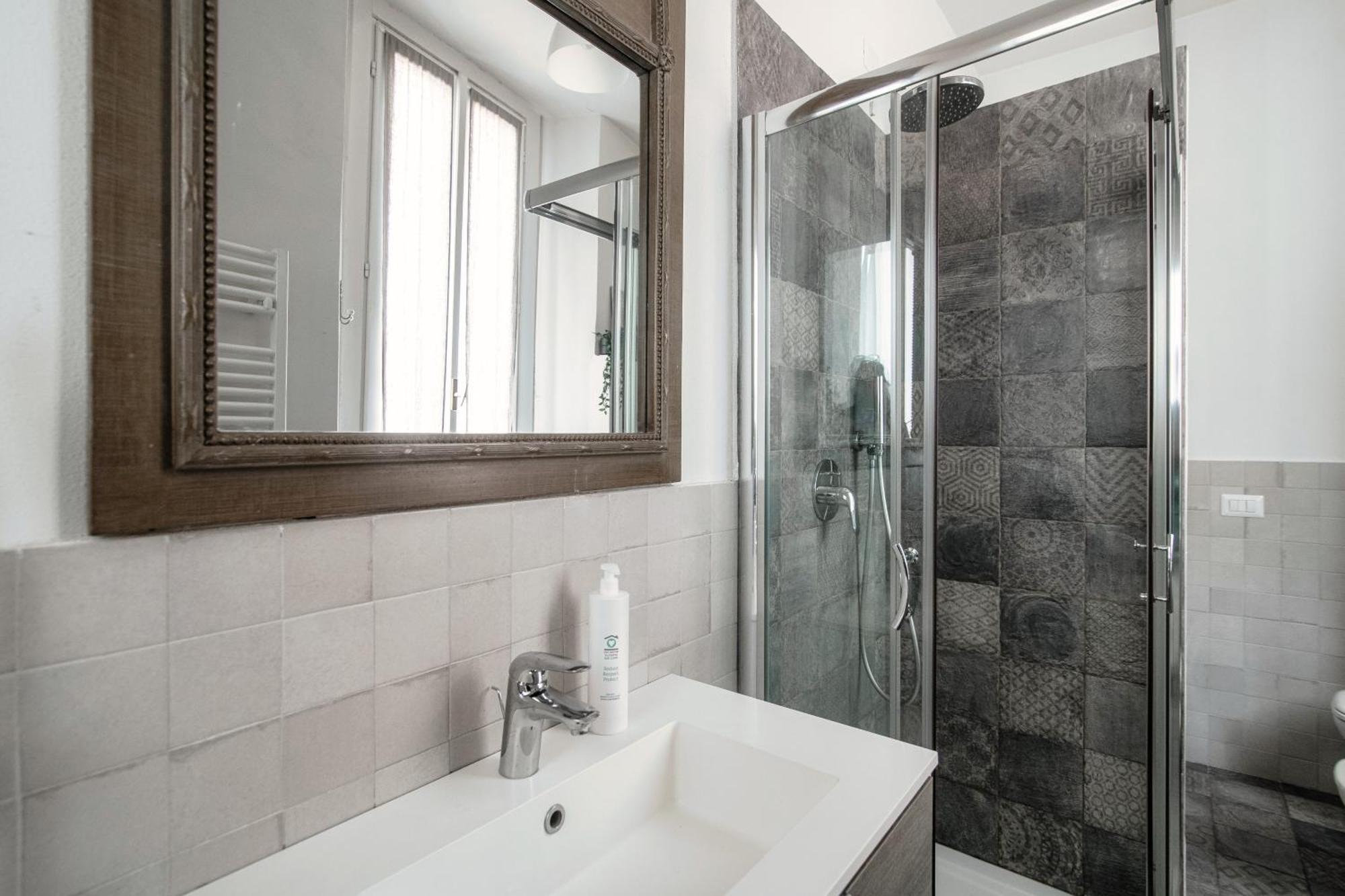 Glamour - By Myhomeincomo Apartment