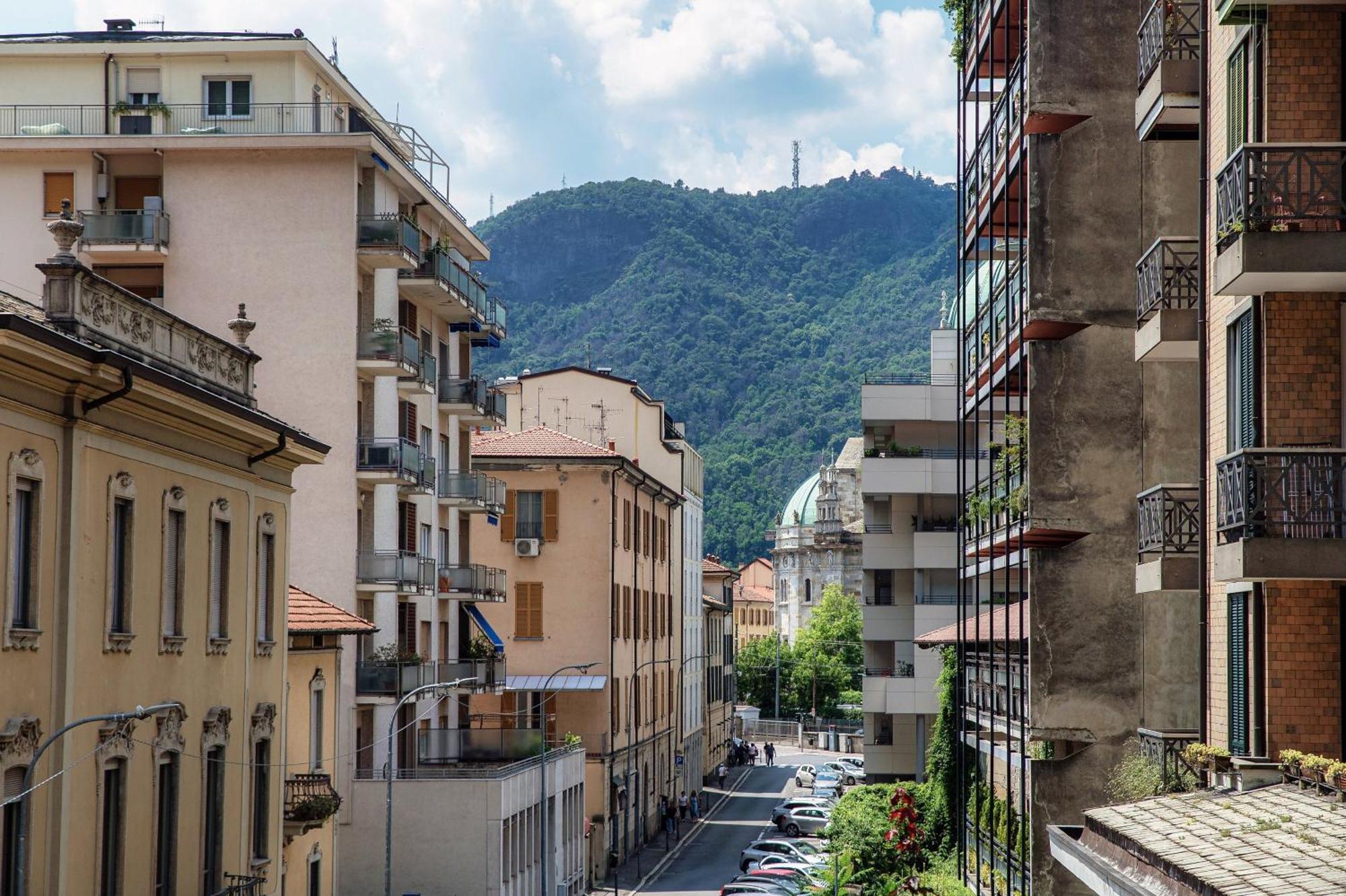 Apartment Rezzonico - By Myhomeincomo *