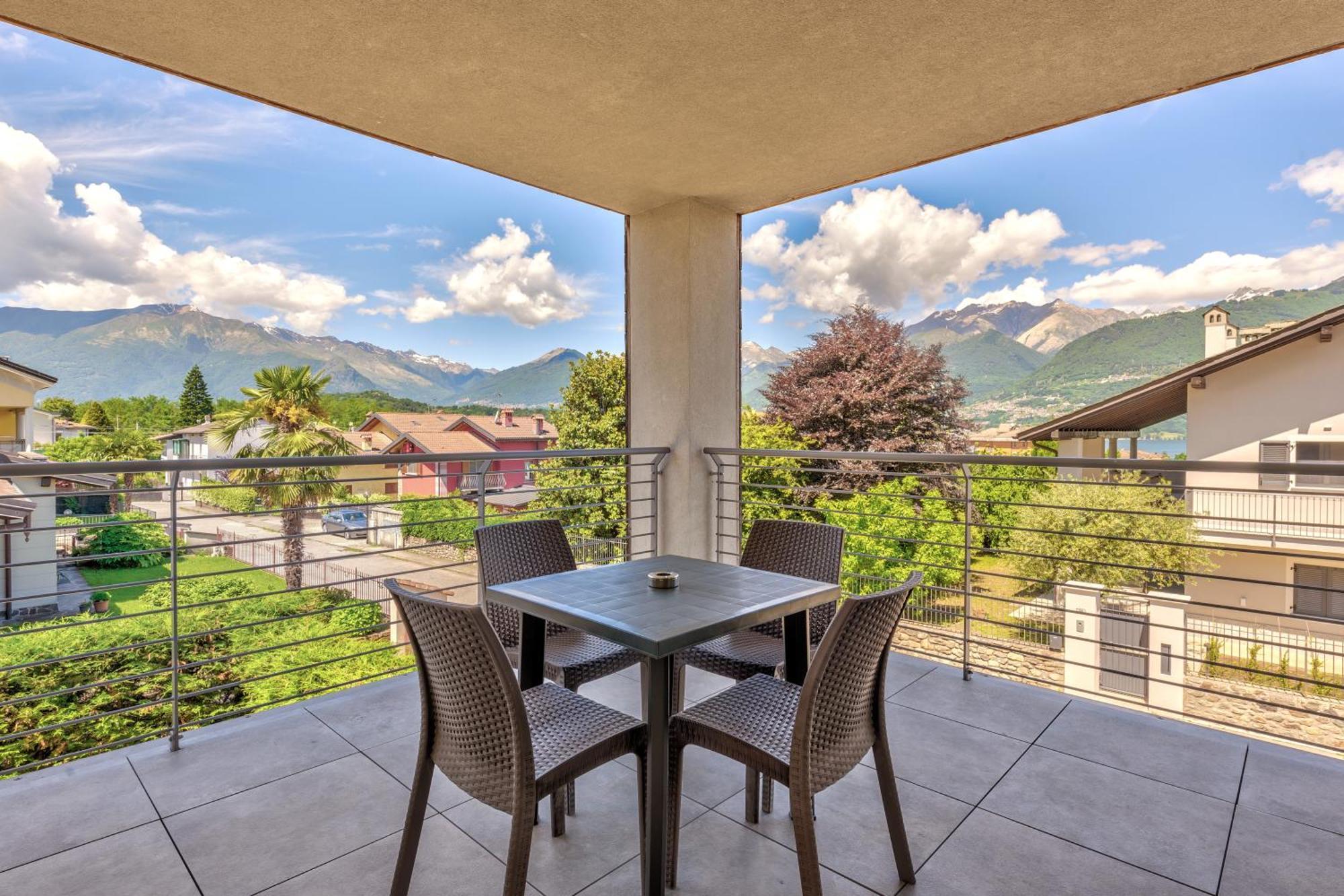 Family With Pool And Amazing Panoramic Penthouse Casa vacanze Colico