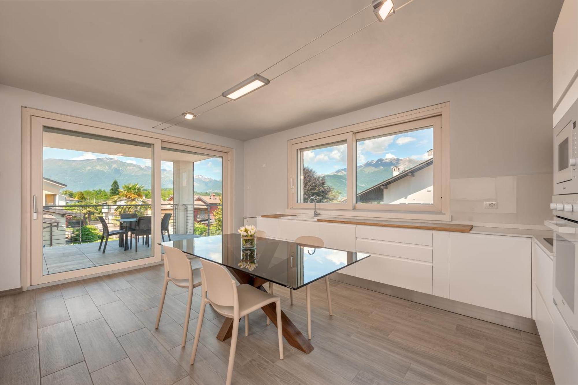 Family With Pool And Amazing Panoramic Penthouse * Colico