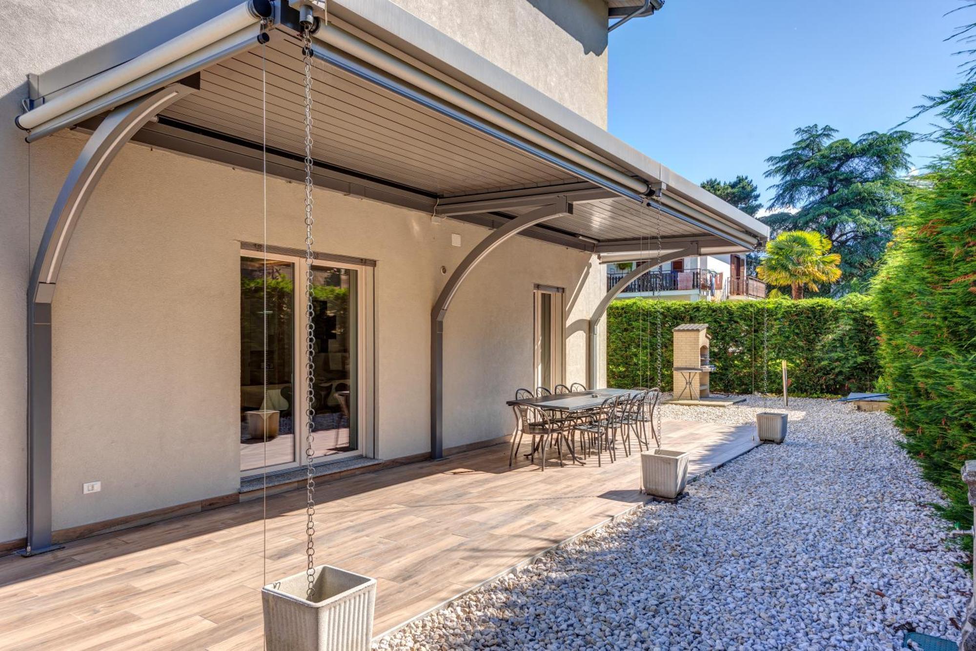 Family With Pool And Amazing Panoramic Penthouse Colico