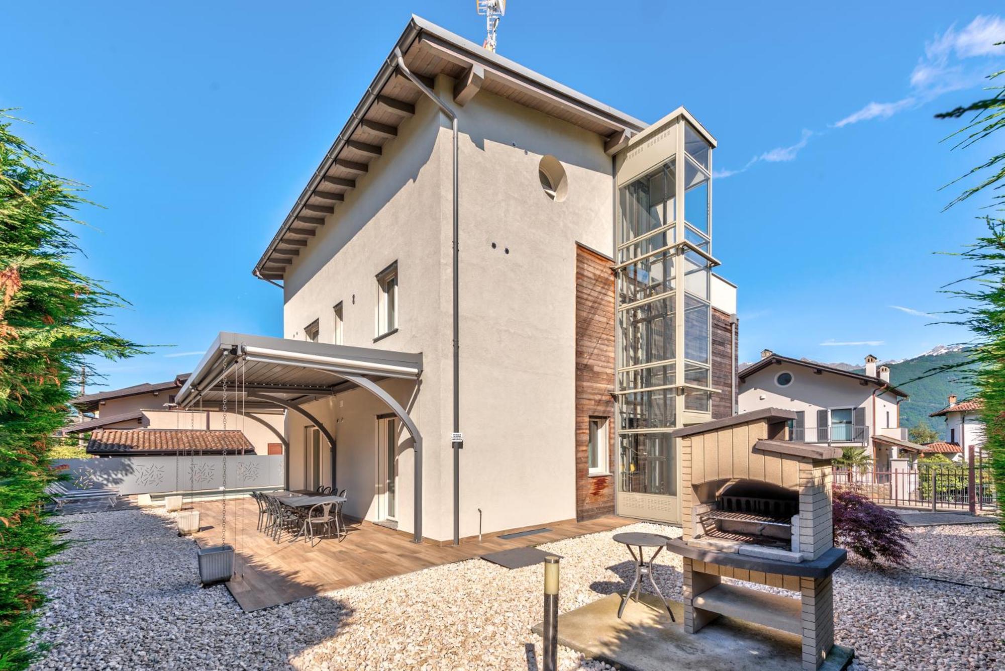 Family With Pool And Amazing Panoramic Penthouse