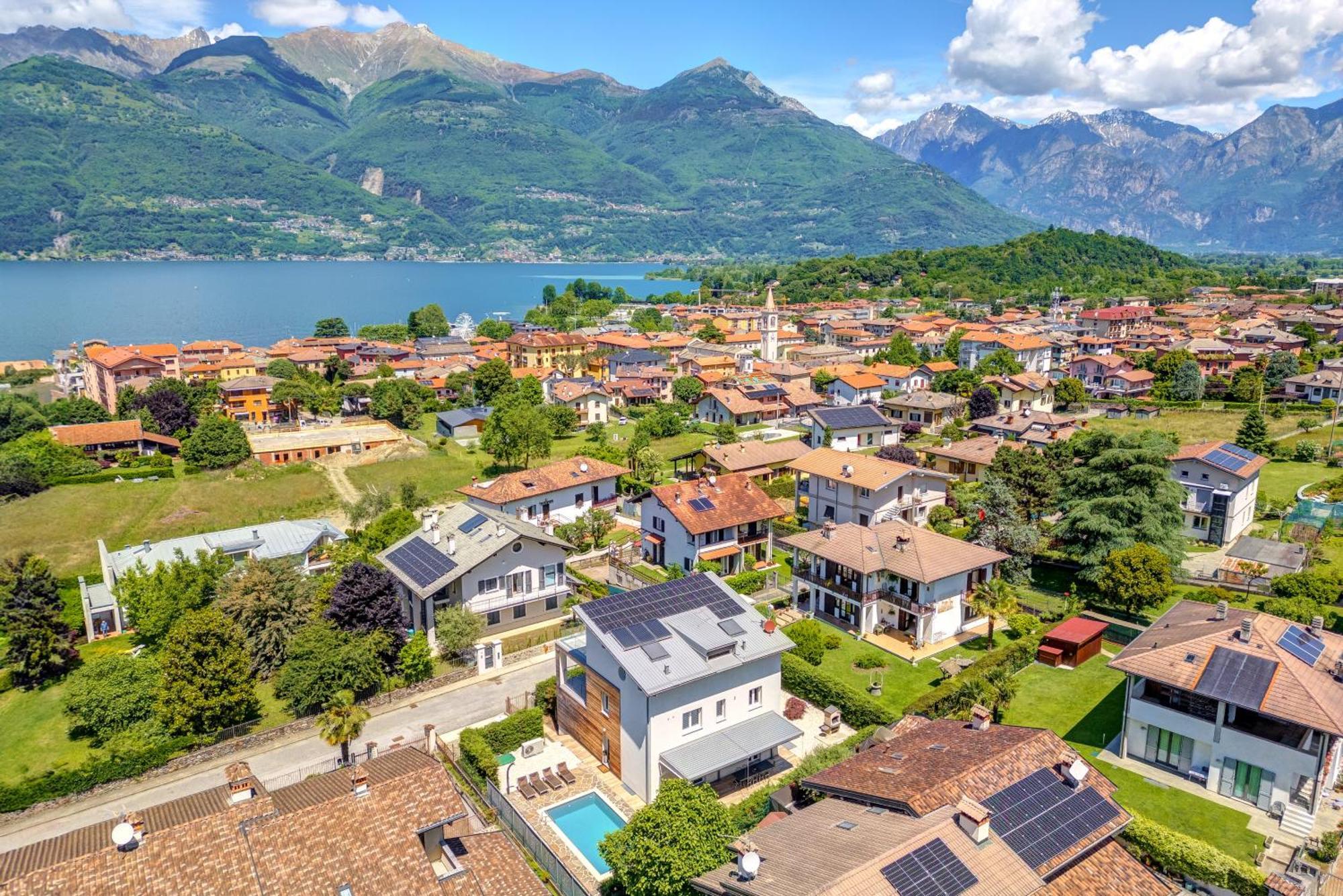 Family With Pool And Amazing Panoramic Penthouse Colico