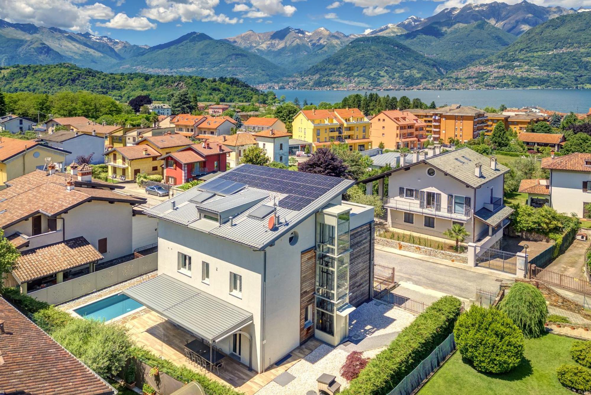 Family With Pool And Amazing Panoramic Penthouse * Colico