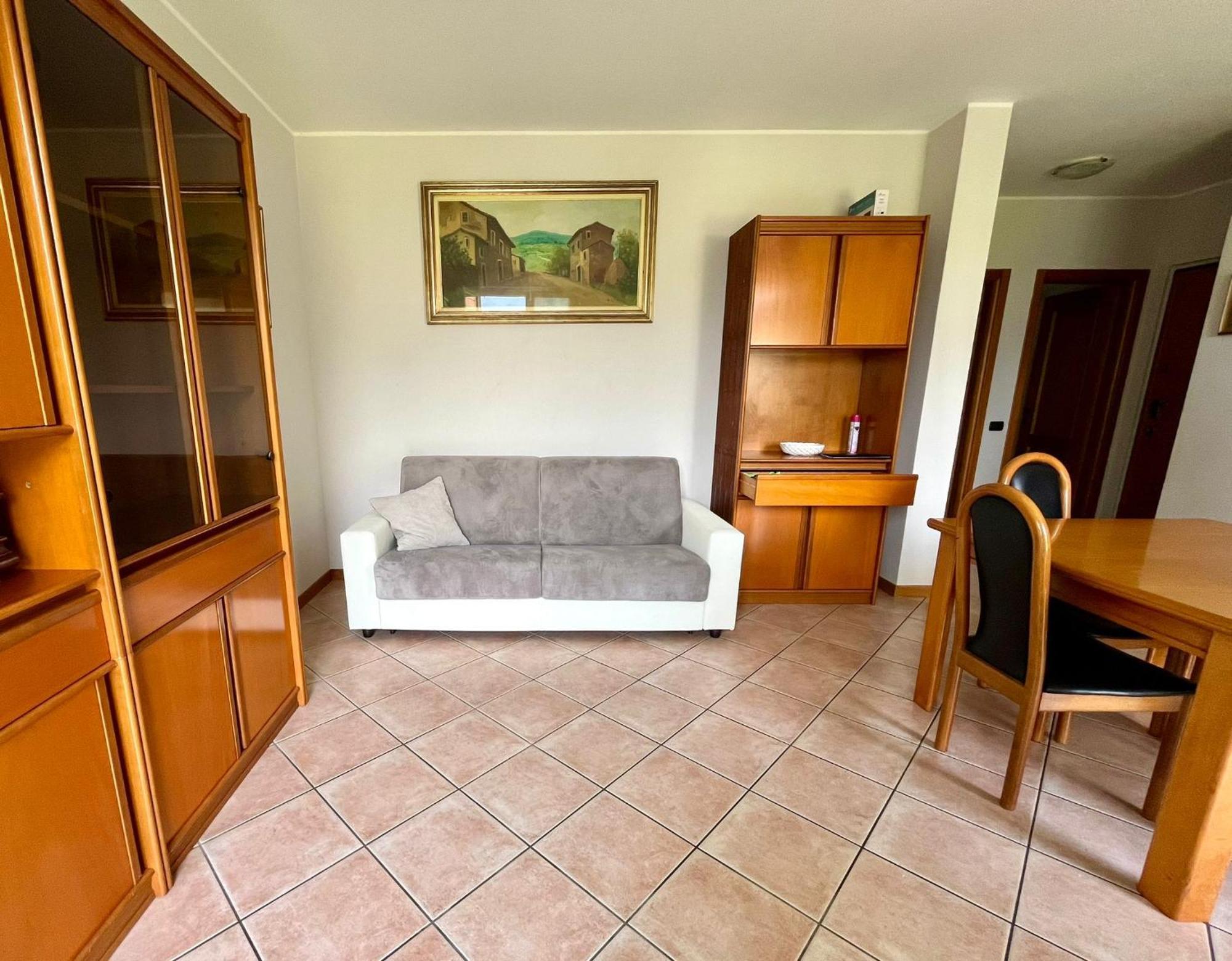 With Garden And Garage - Larihome A28 *